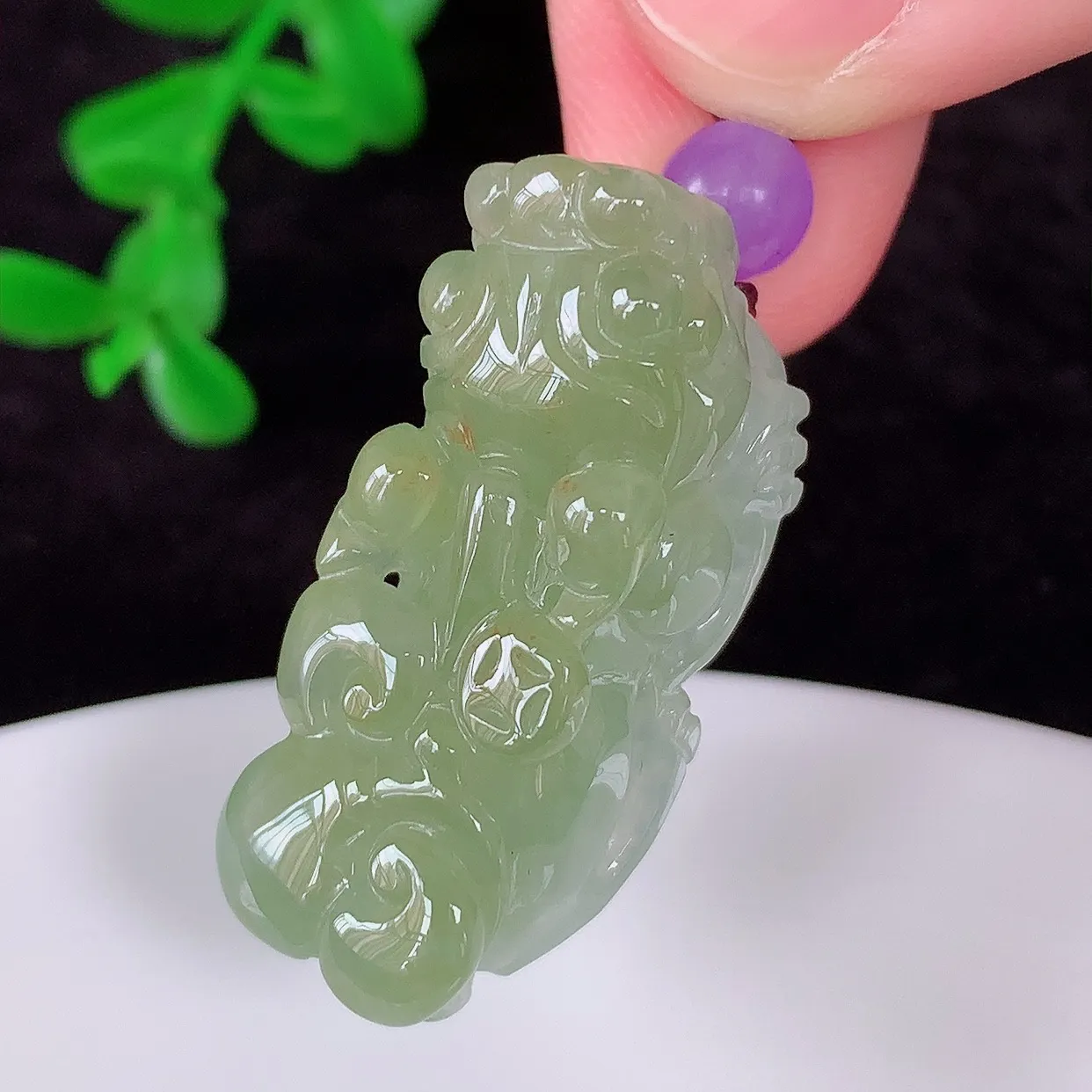 自然光实拍，冰润冰黄翡翡翠招财貔貅吊坠，民间有“一摸貔貅运程旺盛，再摸貔貅财运滚滚，三摸貔貅平步青云 ”的美好祝愿。#57.10