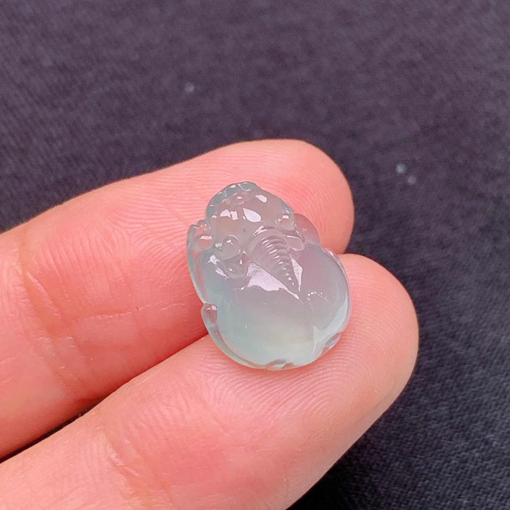 冰晴底貔貅，镶嵌佳品，冰润细腻，种水足，整体尺寸12.8*10.2*5.5