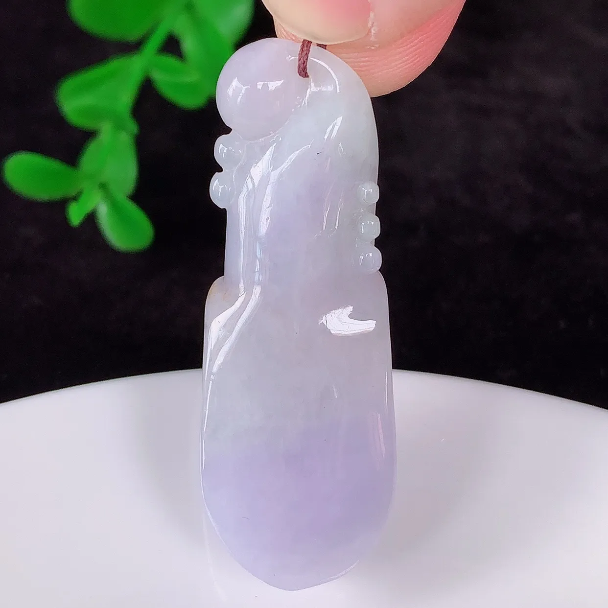 自然光实拍，冰润冰糯种紫罗兰翡翠玉兰花吊坠，种老水足，翠色灵动，寓意美好，佩戴时尚出众！#57.10