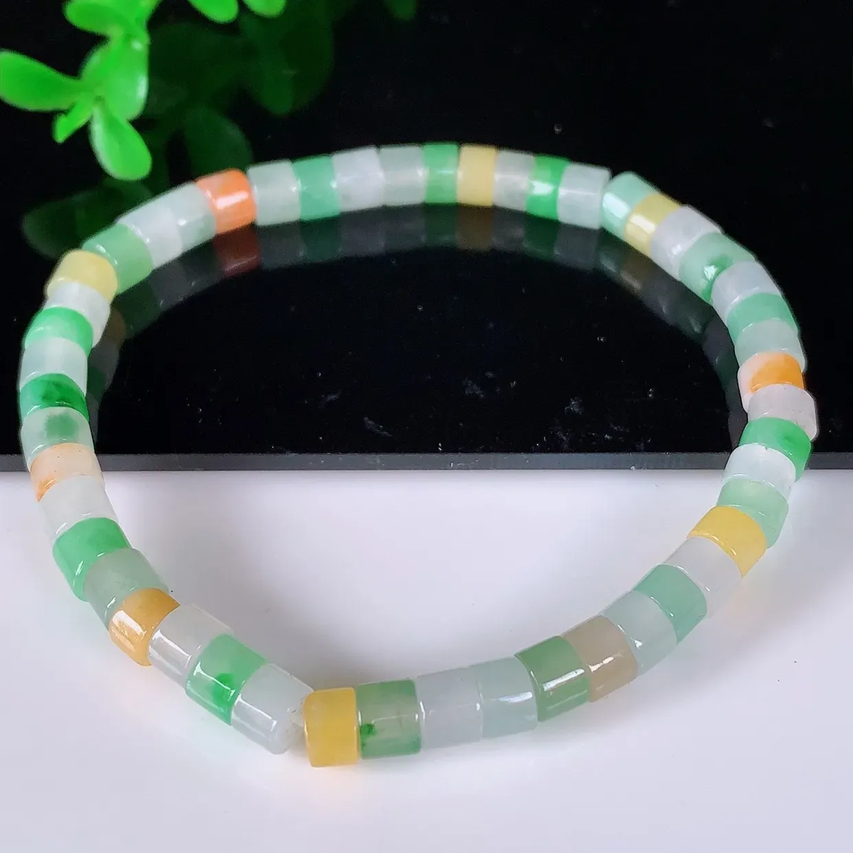 自然光实拍，冰润冰种多彩路路通翡翠手串手链，种老水足，冰清玉润  颜色漂亮  #46.10取一尺寸3*4.8mm