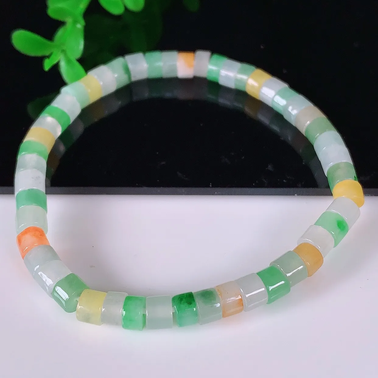 自然光实拍，冰润冰种多彩路路通翡翠手串手链，种老水足，冰清玉润  颜色漂亮  #46.10取一尺寸3*4.8mm