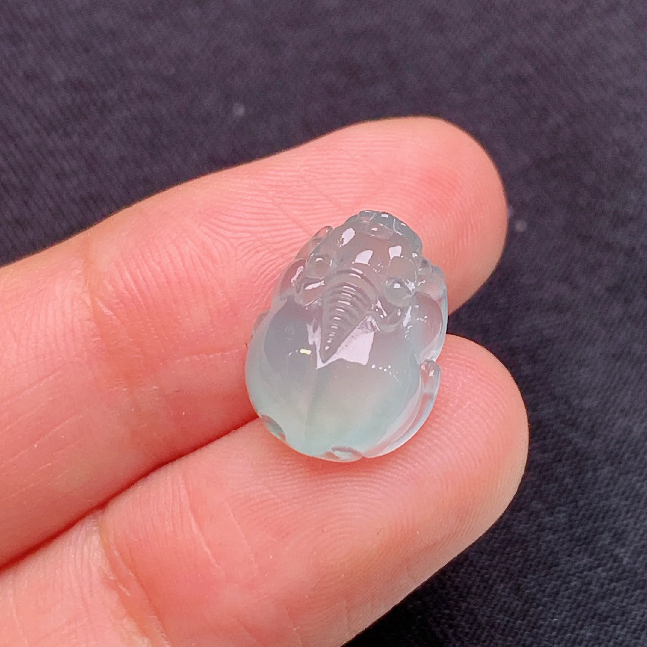 冰晴底貔貅，镶嵌佳品，冰润细腻，种水足，整体尺寸12.8*10.2*5.5