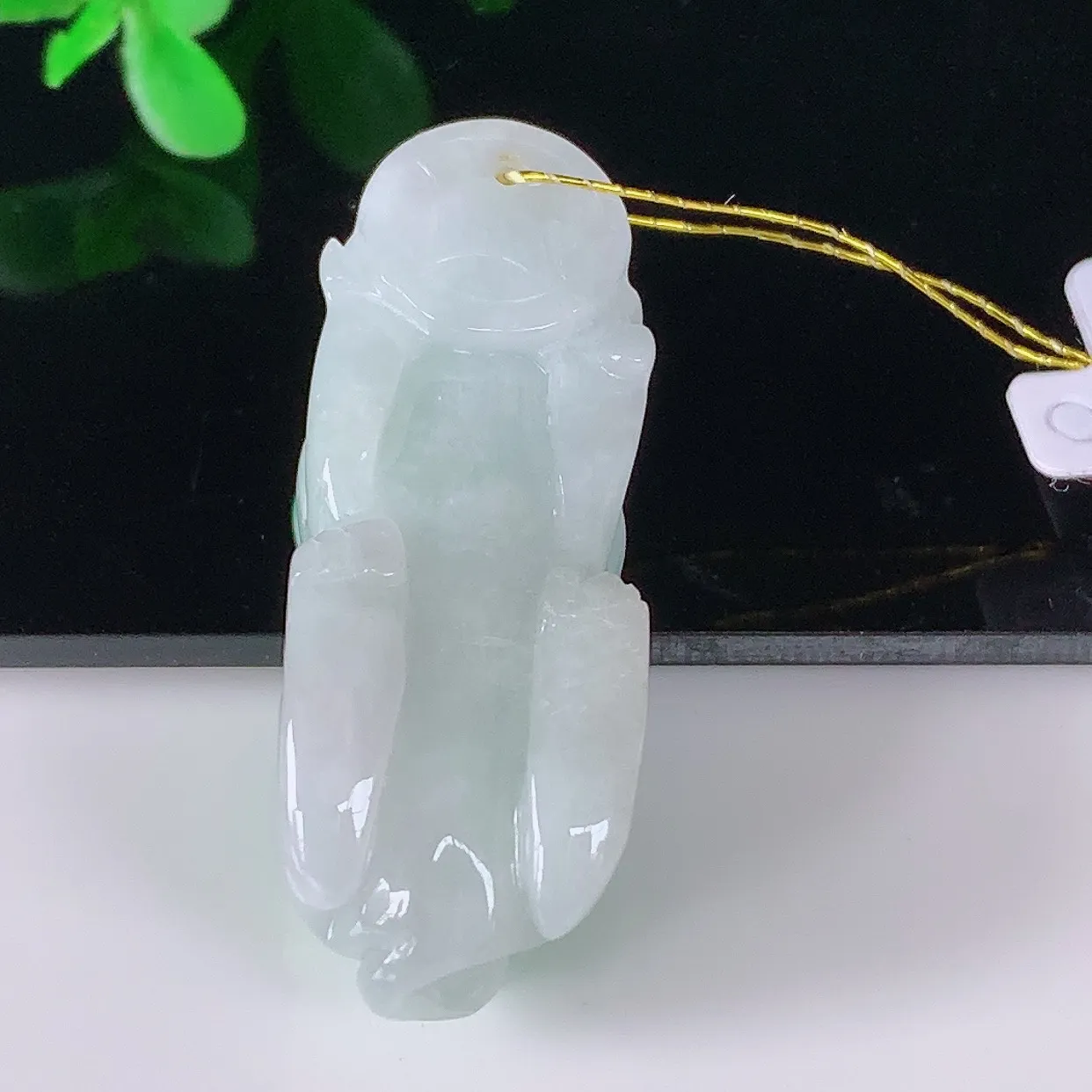 自然光实拍，冰润冰糯种飘阳绿翡翠招财貔貅吊坠，民间有“一摸貔貅运程旺盛，再摸貔貅财运滚滚，三摸貔貅平步青云 ”的美好祝愿。#35.1