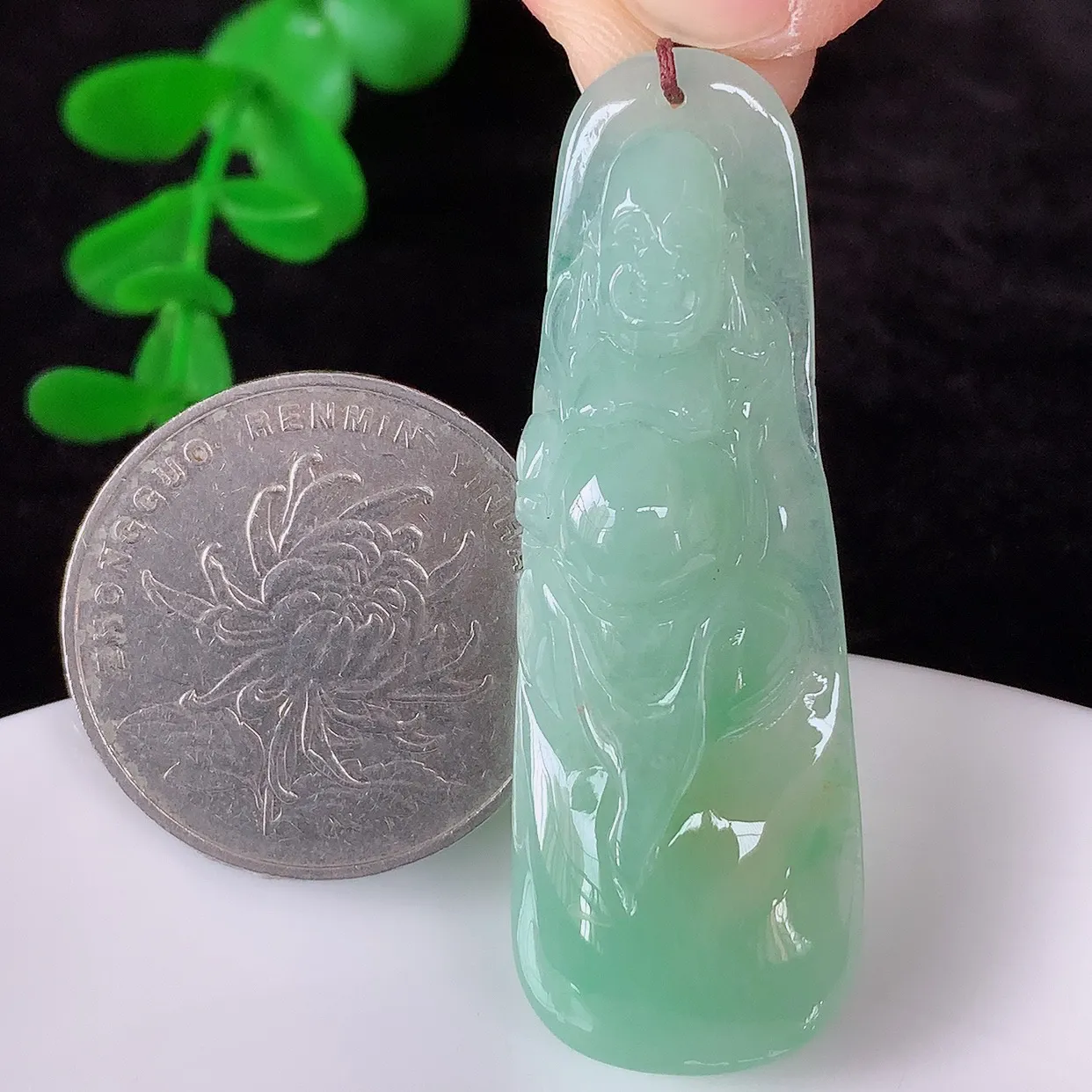 自然光实拍，冰飘绿翡翠冰胶逍遥布袋佛吊坠，代代有钱，水足丰盈，盈满欢喜，配戴送礼佳品！#60.10