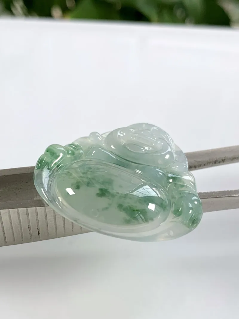天然缅甸A货翡翠 冰飘花佛公吊坠，玉质细腻 种水好 佩带效果佳 尺寸：32/33.8/6mm 重量：8.77g