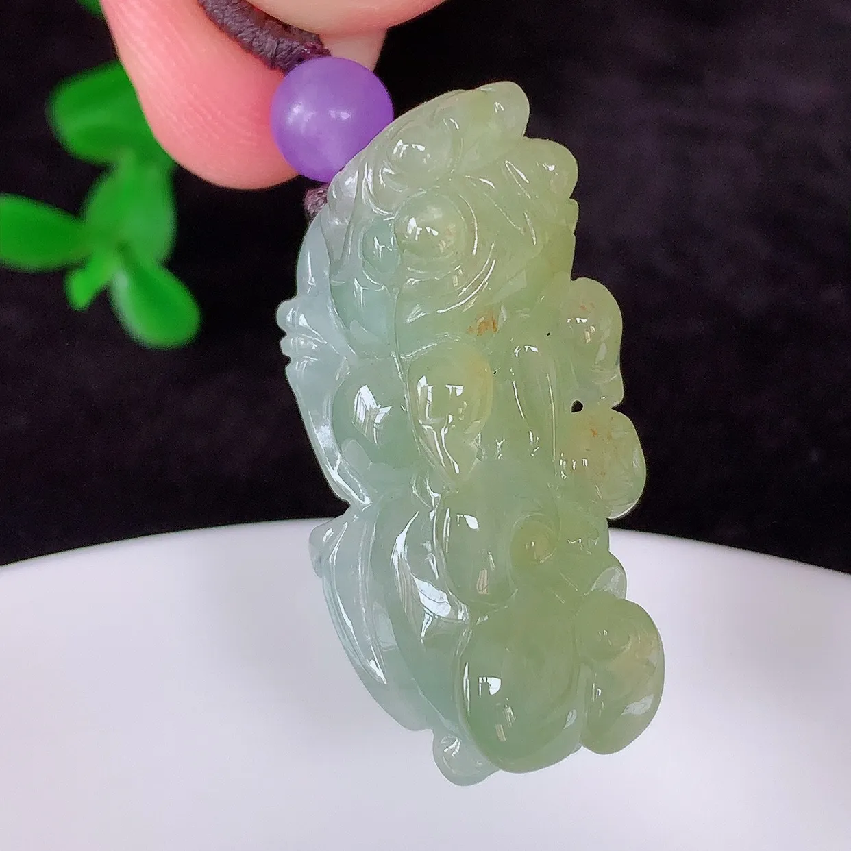 自然光实拍，冰润冰黄翡翡翠招财貔貅吊坠，民间有“一摸貔貅运程旺盛，再摸貔貅财运滚滚，三摸貔貅平步青云 ”的美好祝愿。#57.10