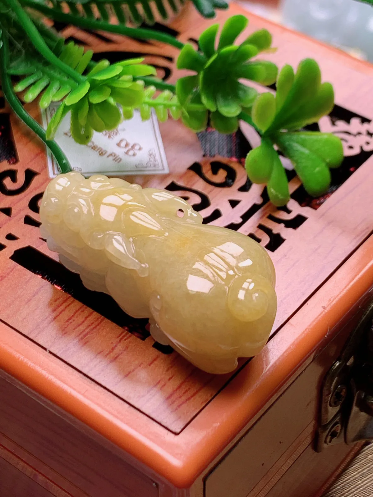 精品推荐，缅甸天然A货翡翠，黄翡招财貔貅吊坠，种水好，颜色鲜艳，玉质水润细腻，工艺精湛，佩戴效果更佳
