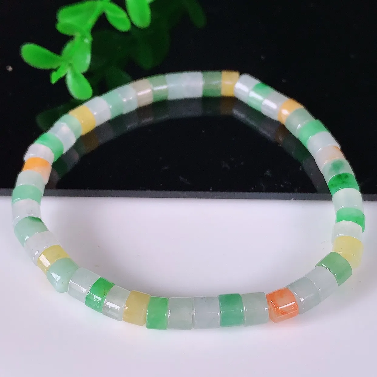 自然光实拍，冰润冰种多彩路路通翡翠手串手链，种老水足，冰清玉润  颜色漂亮  #46.10取一尺寸3*4.8mm