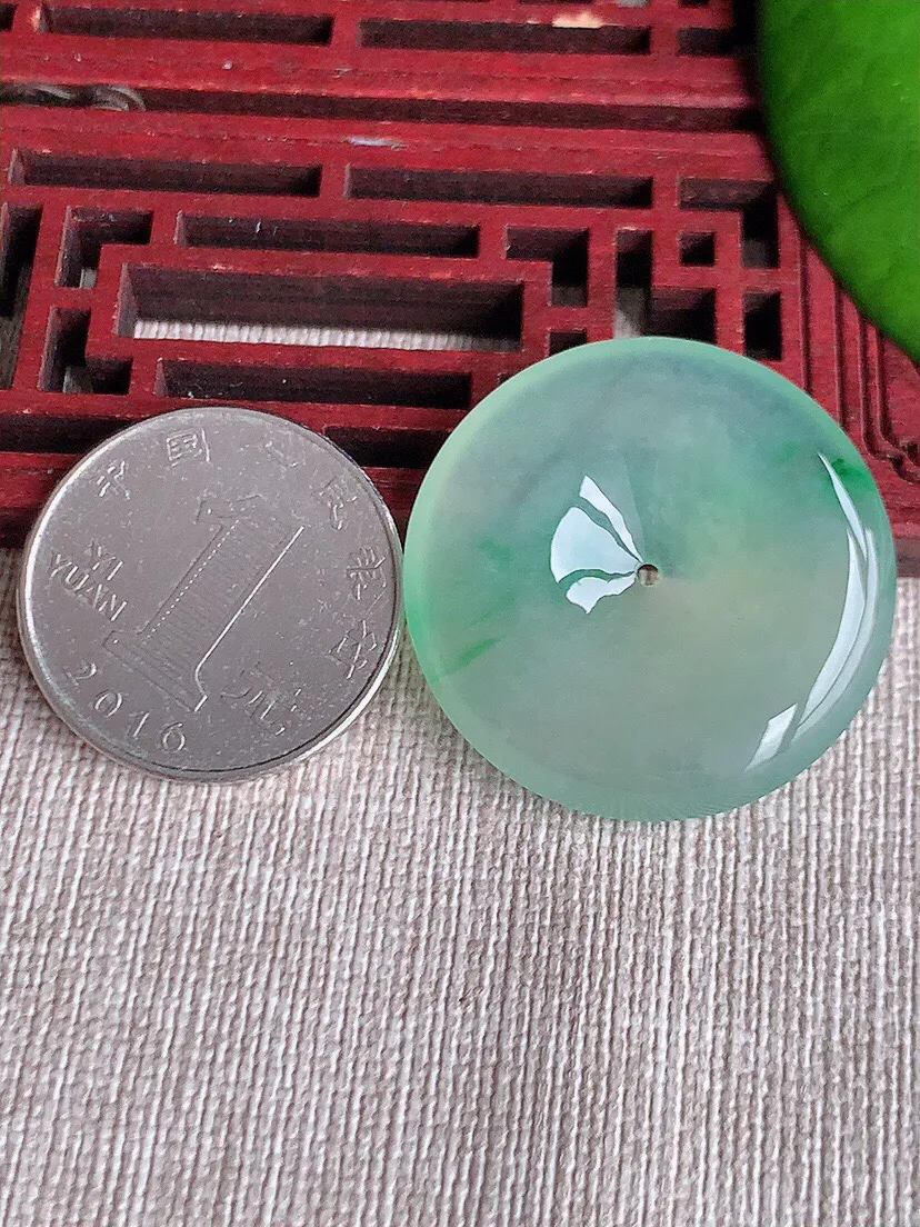 a货翡翠老坑高冰种飘阳绿平安扣吊坠，尺寸31×5.4mm 重量11.94g