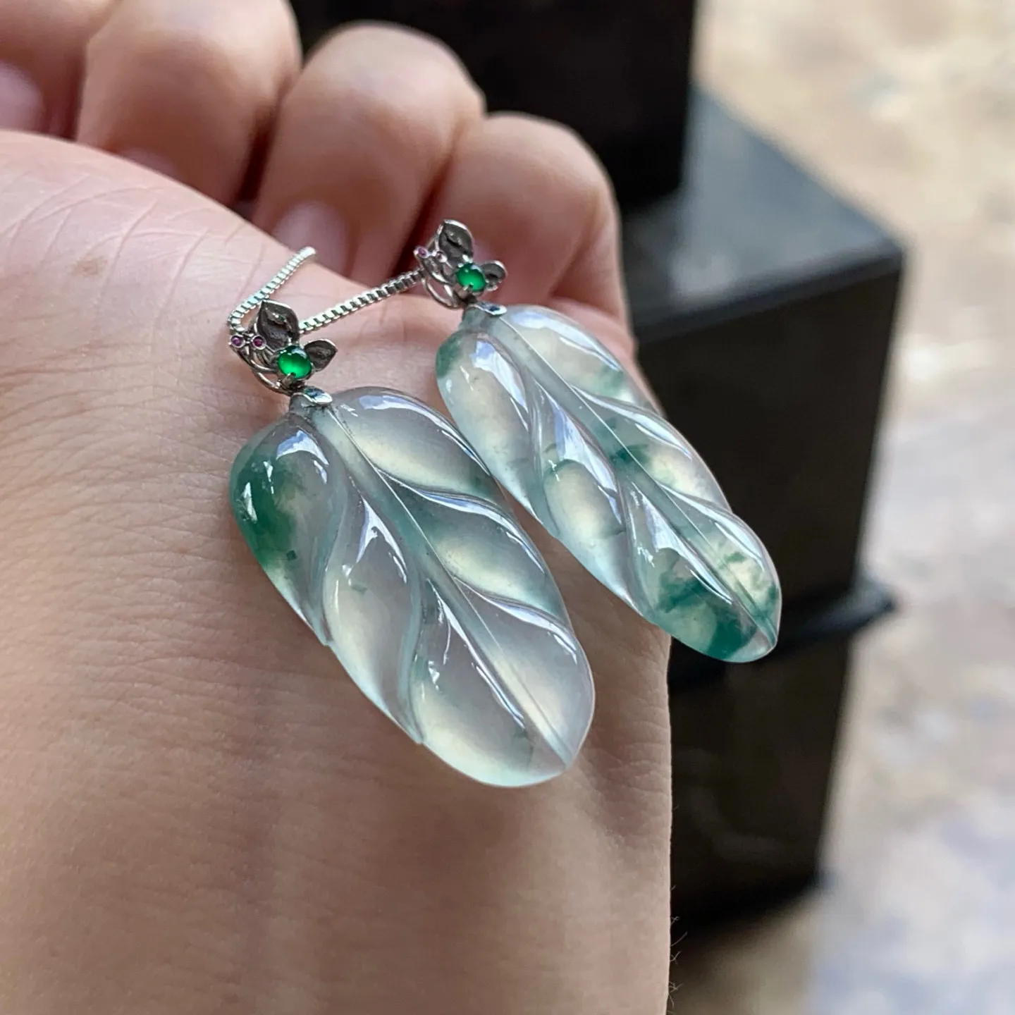 冰种飘花玉叶
单件价。金枝玉叶～