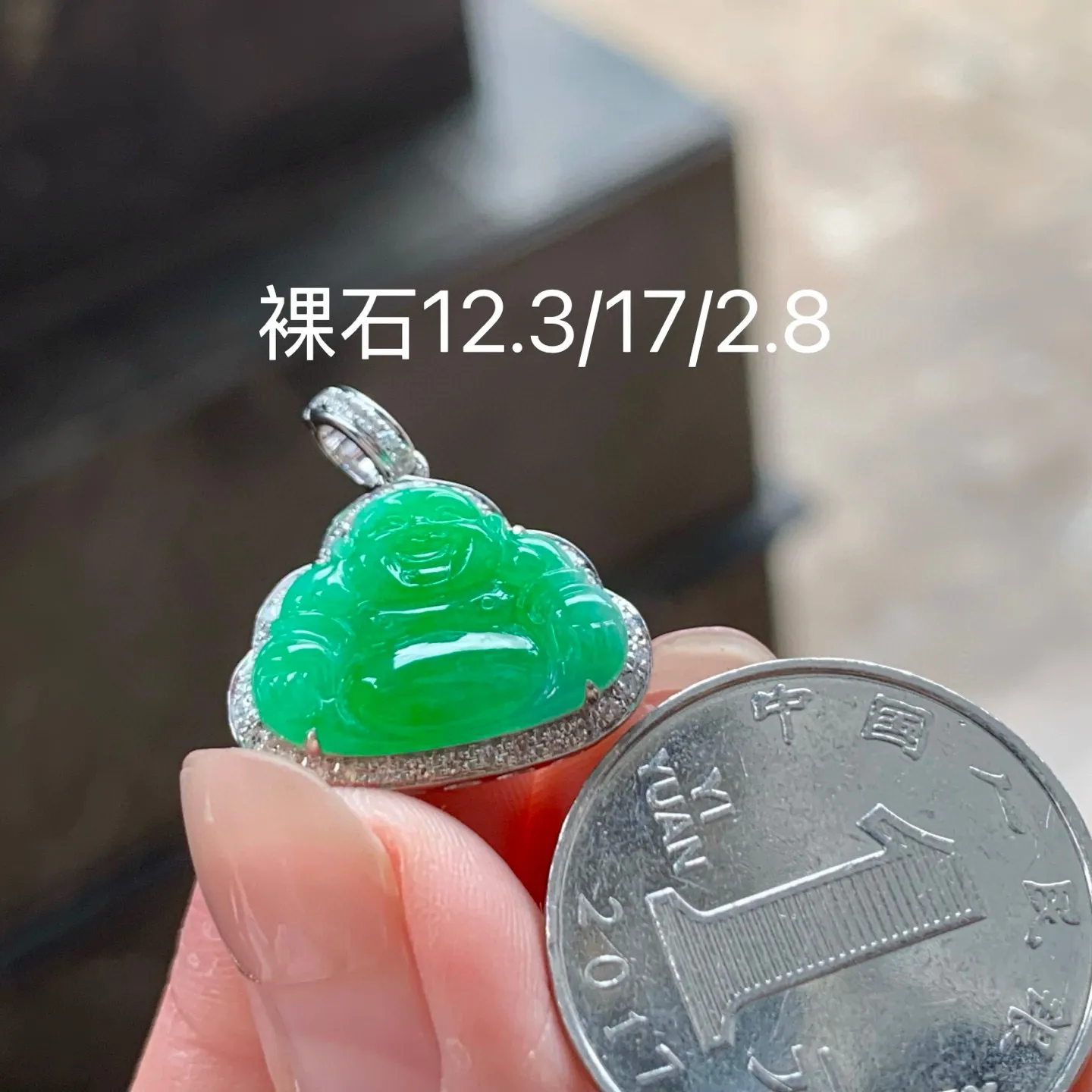糯种阳绿坐佛
小而精致，颜色浓郁