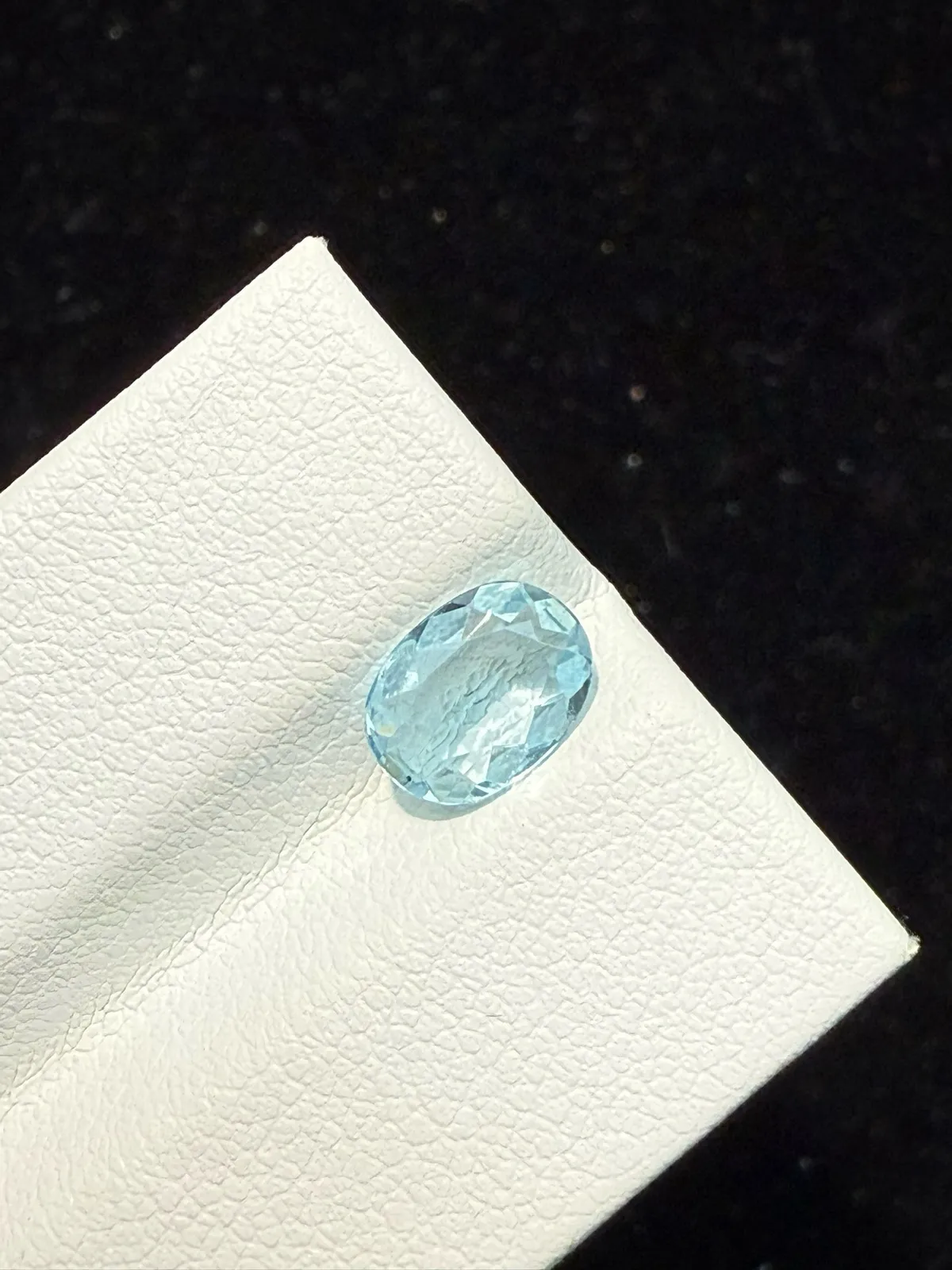 0.825ct天然海蓝宝裸石，尺寸8*6*2.6mm，颜色美艳 ，晶体通透，微棉
