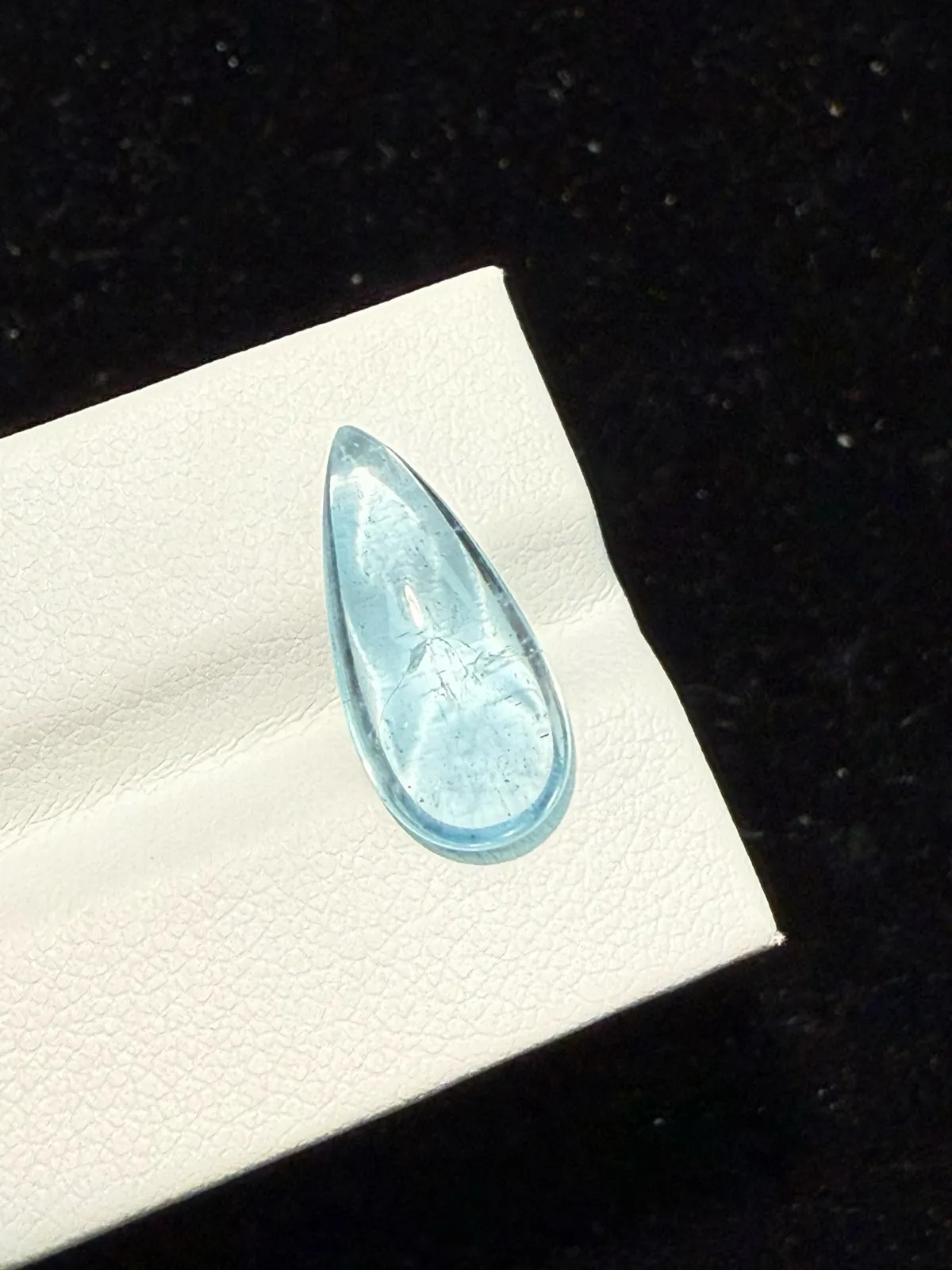 4.245ct天然海蓝宝裸石，尺寸18*8.3*4.4mm，颜色美艳 ，晶体通透，微裂