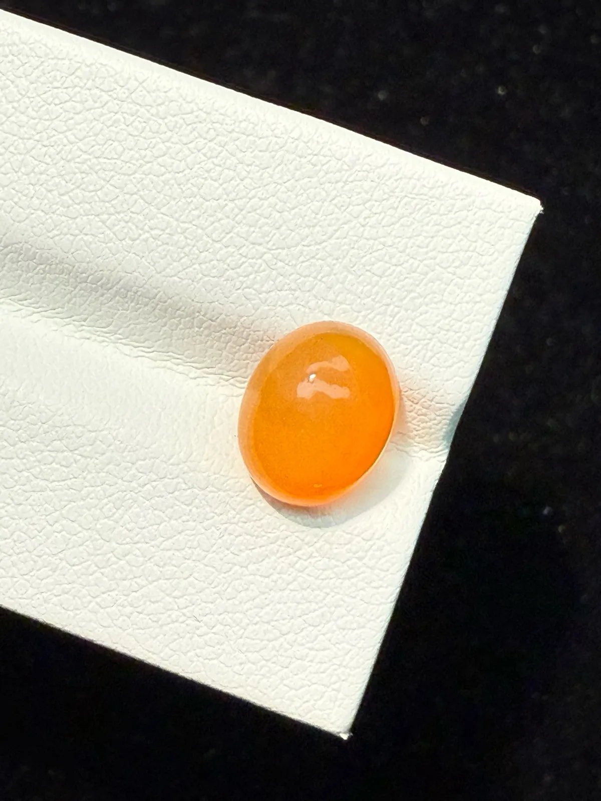 2.085ct天然墨西哥火欧泊裸石，尺寸10×8×5.5mm， 颜色美艳 ，晶体通透