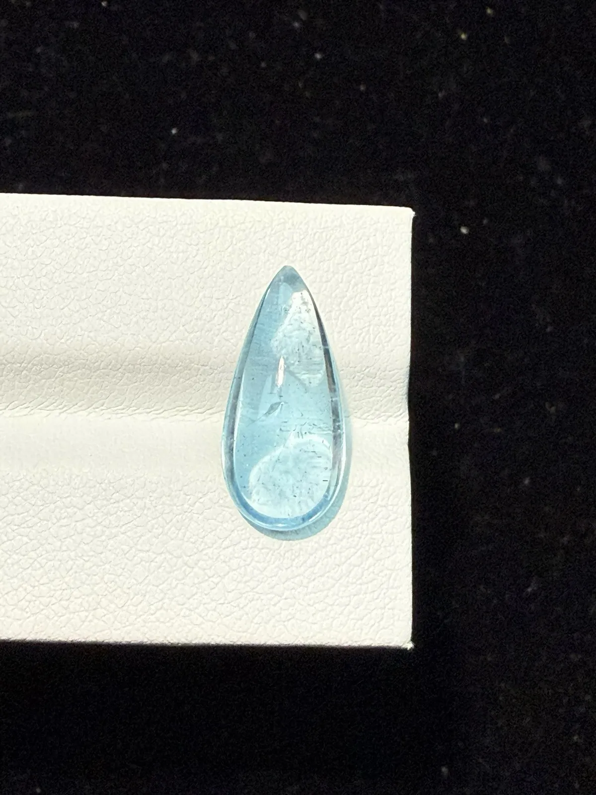 4.245ct天然海蓝宝裸石，尺寸18*8.3*4.4mm，颜色美艳 ，晶体通透，微裂