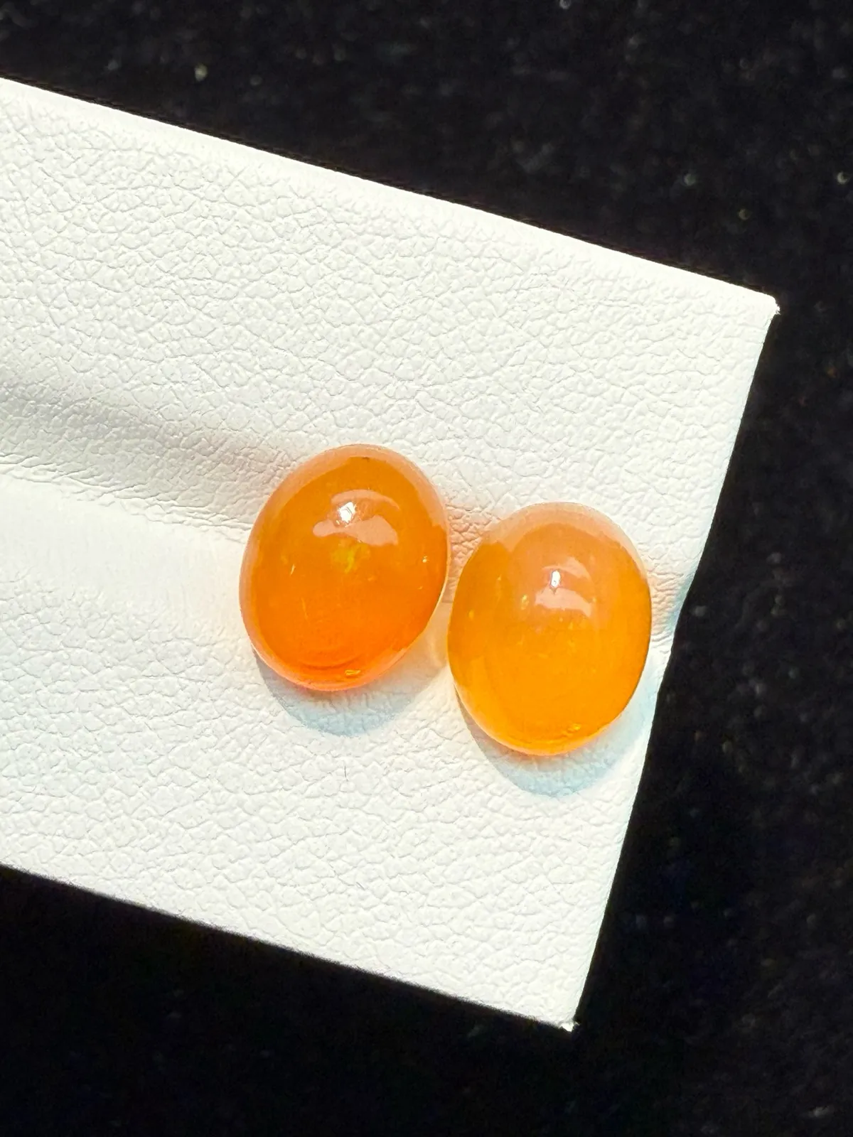 4.835ct天然墨西哥火欧泊裸石，尺寸10×8×6mm， 颜色美艳 ，晶体通透