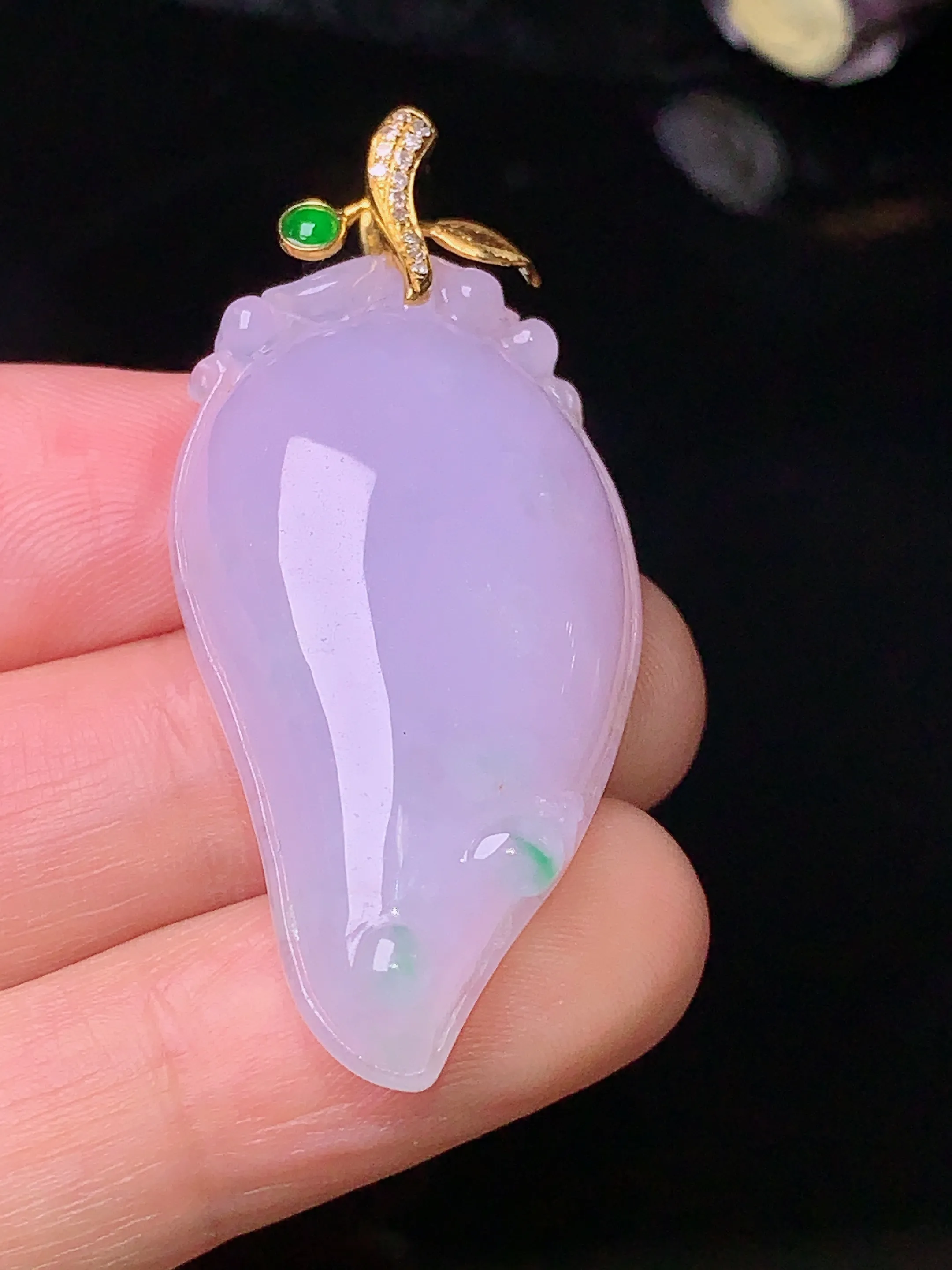 18k金钻镶嵌紫罗兰福瓜吊坠 玉质细腻 水润亮眼  整体尺寸45.3*20.5*7.8