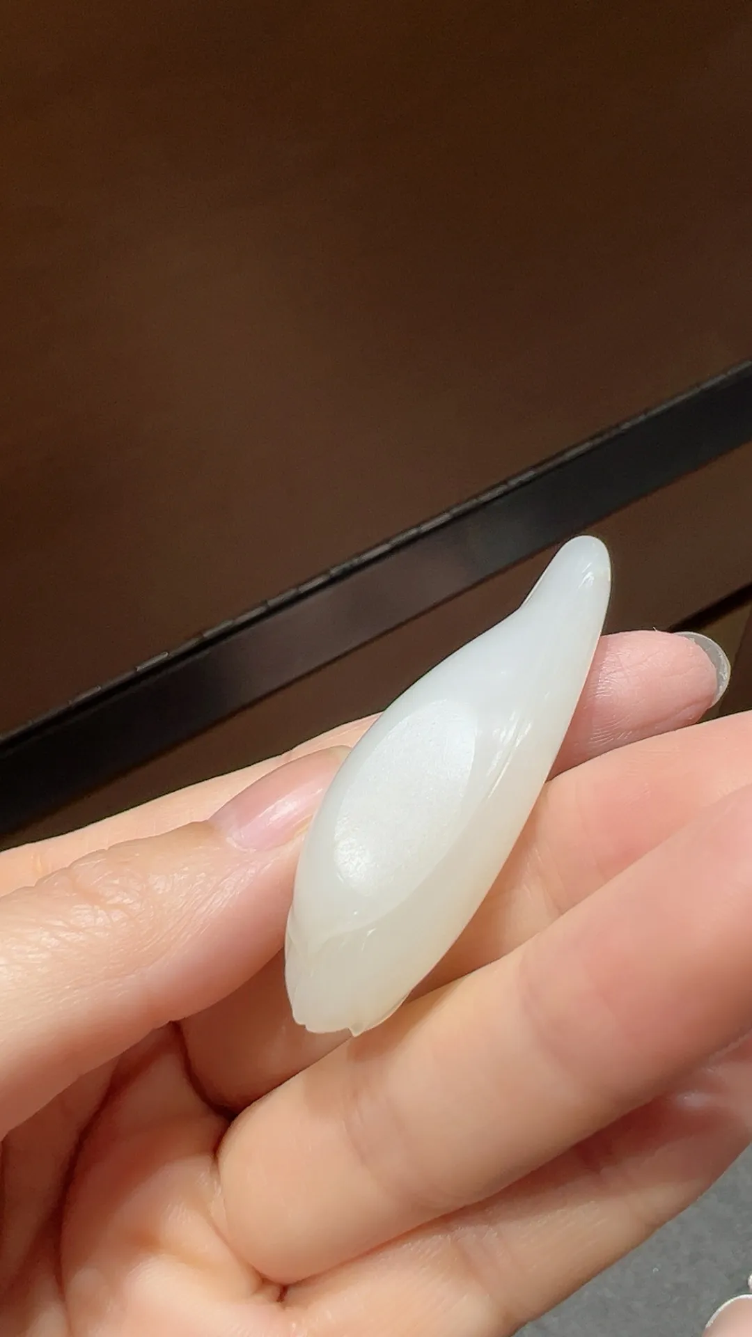 好油润的一枚独籽 玉兰花

重18.4克 尺寸54*18*16mm