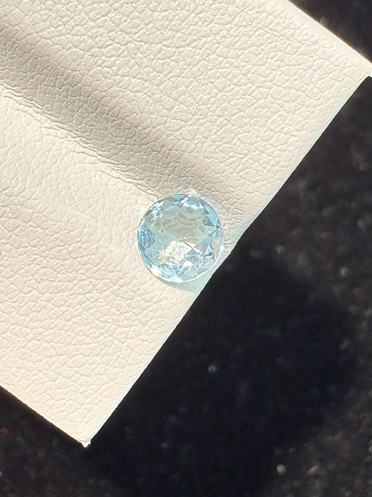 0.5ct天然海蓝宝裸石，尺寸5.6*5.6*2.9mm，颜色美艳 ，晶体通透，微棉