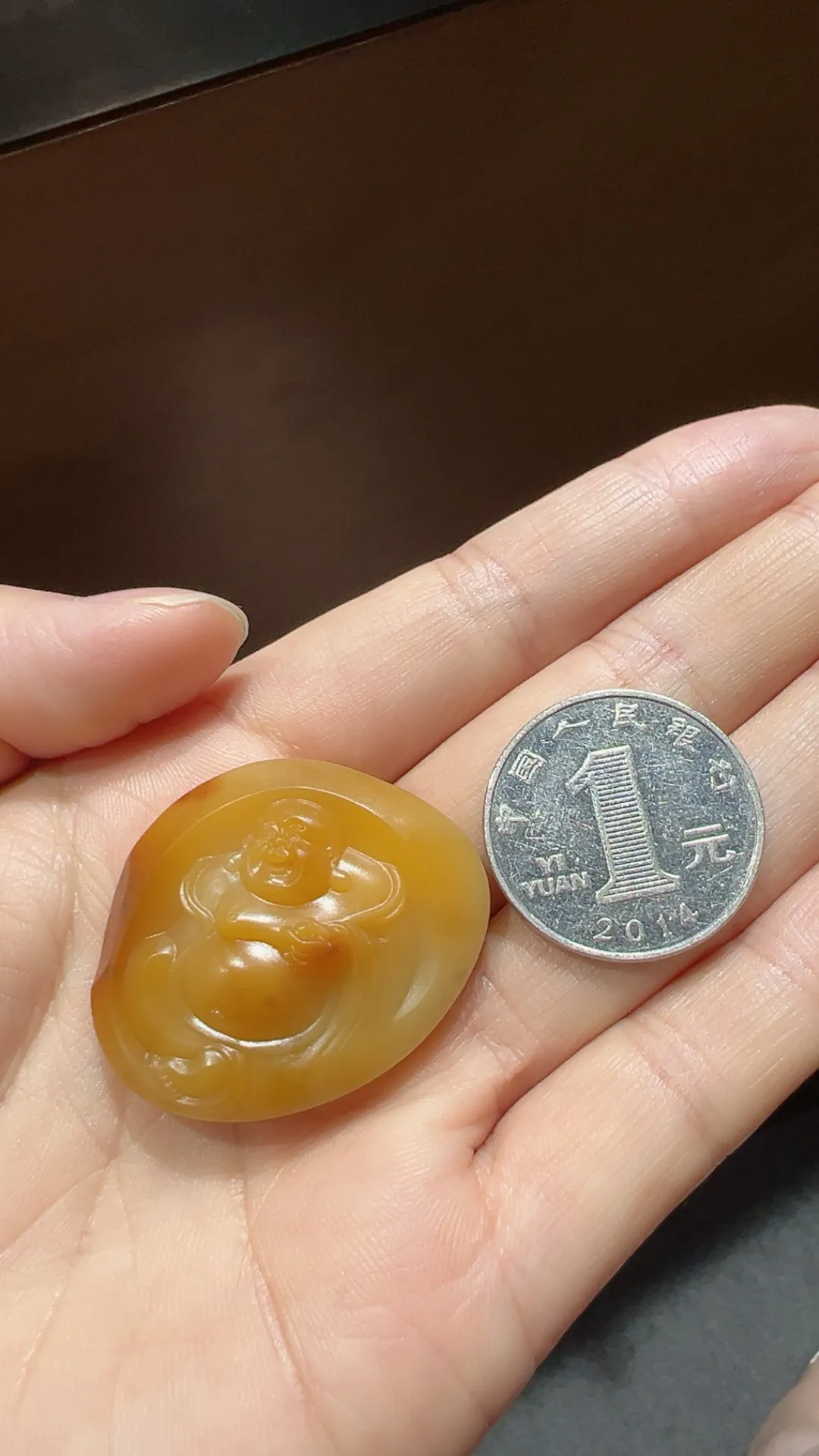 籽料｜黄沁｜弥勒佛

重18.6克 尺寸30*37*11.8mm