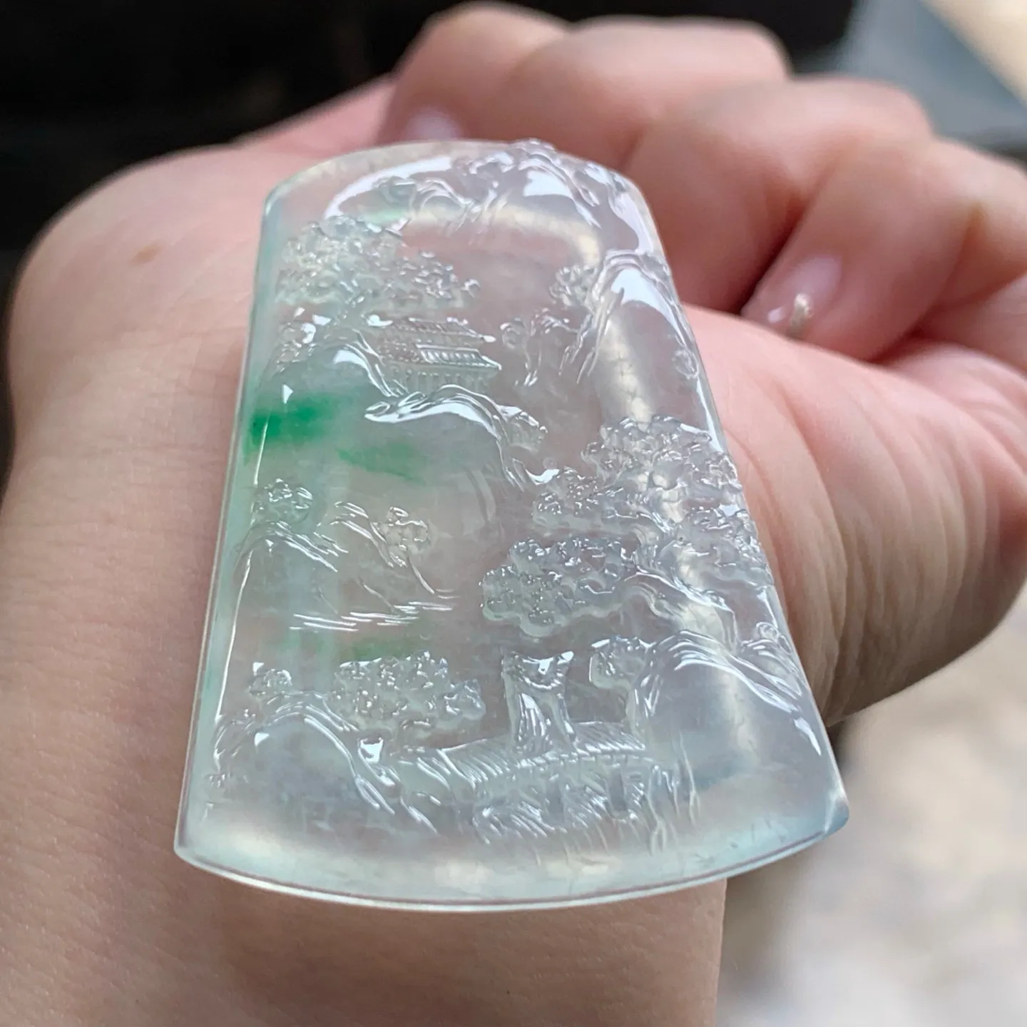 冰种飘色山水牌
种好水足 清爽