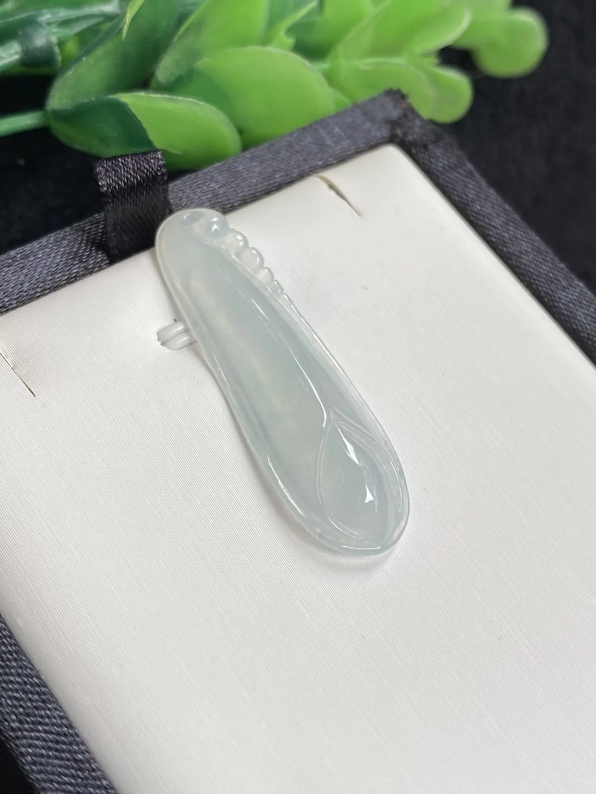 推荐【冰玉兰花】冰清玉洁，淡雅清新，无纹裂，水润，冰透，起光，细腻，种老，超值～～