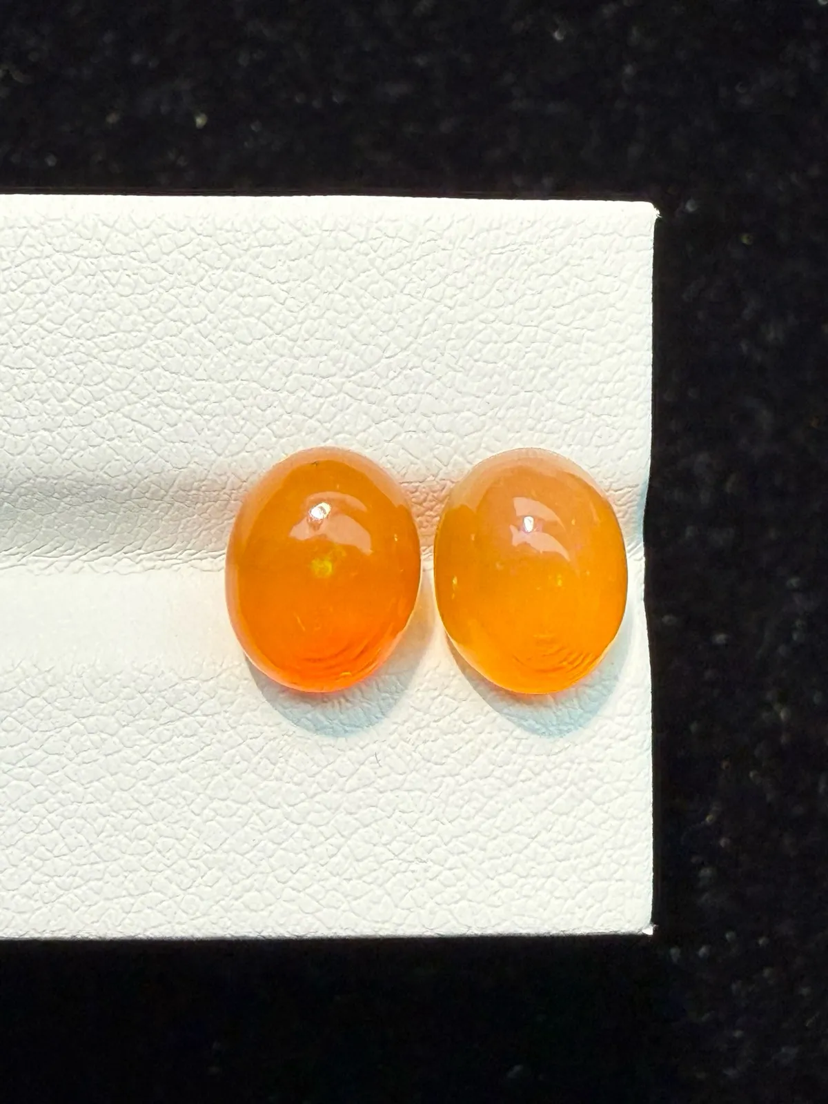 4.835ct天然墨西哥火欧泊裸石，尺寸10×8×6mm， 颜色美艳 ，晶体通透
