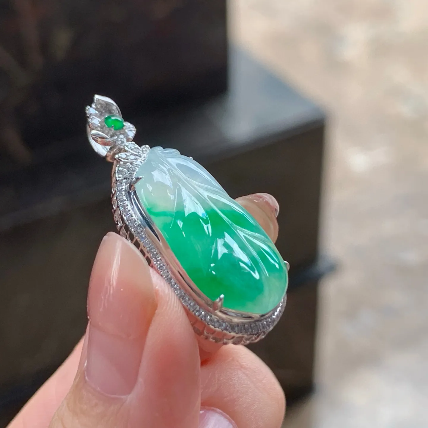 冰种阳绿玉叶
 金枝玉叶～