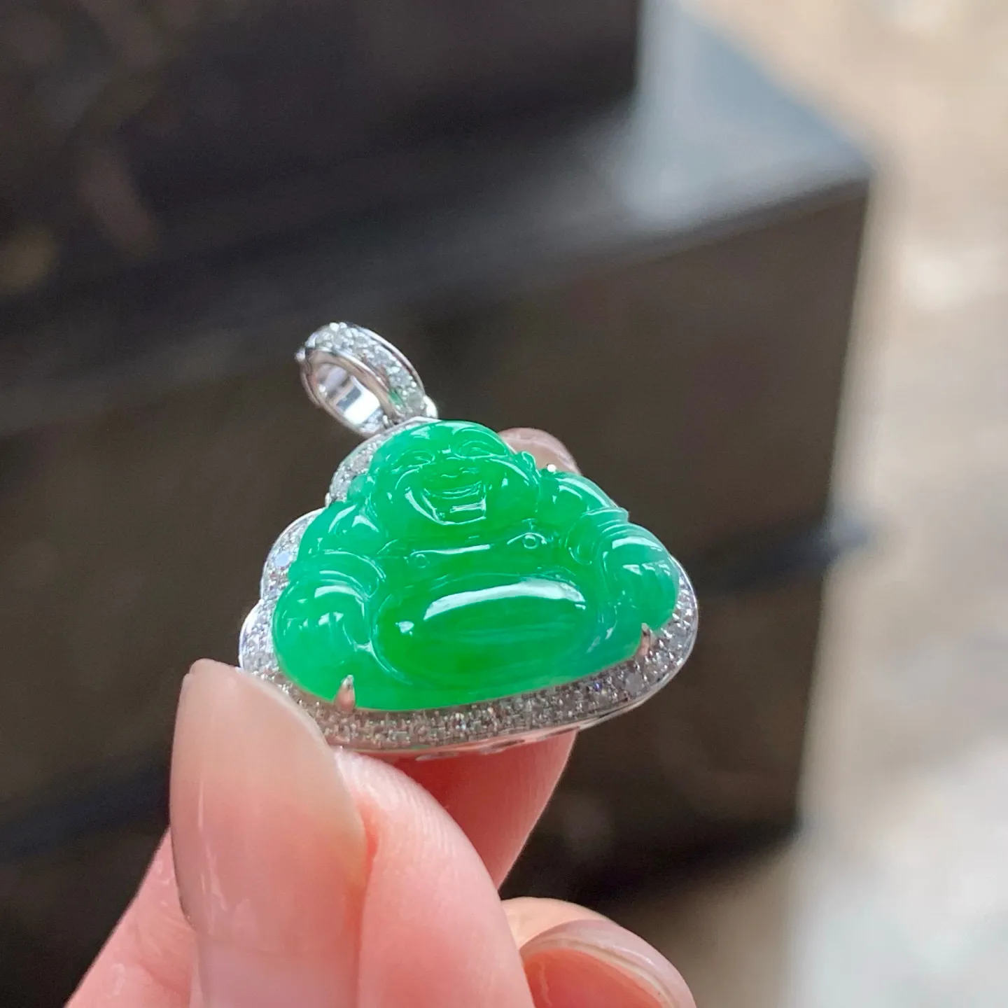 糯种阳绿坐佛
小而精致，颜色浓郁