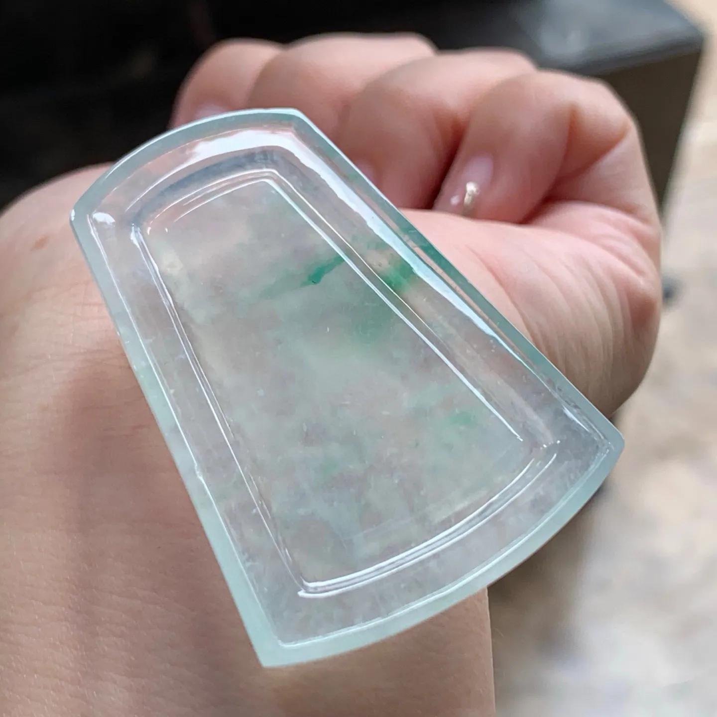 冰种飘色山水牌
种好水足 清爽