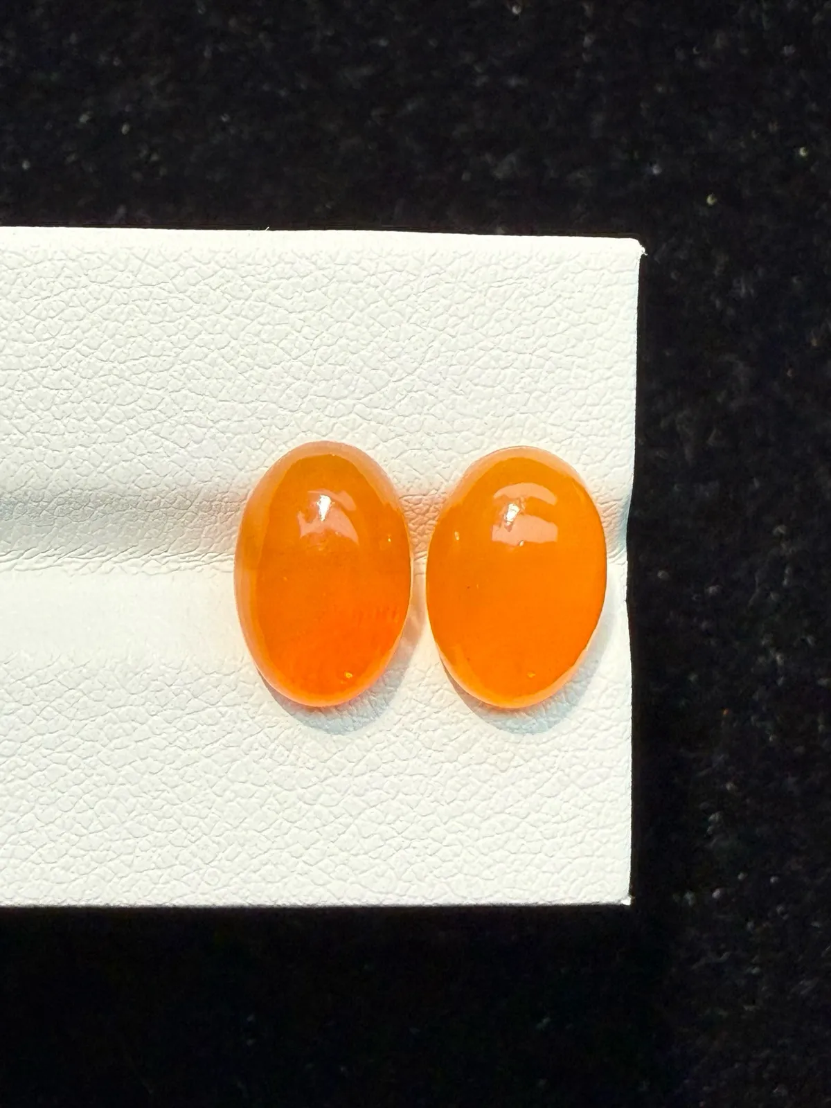 4.425ct天然墨西哥火欧泊裸石，尺寸11.9×8.1×5.5mm， 颜色美艳 ，晶体通透