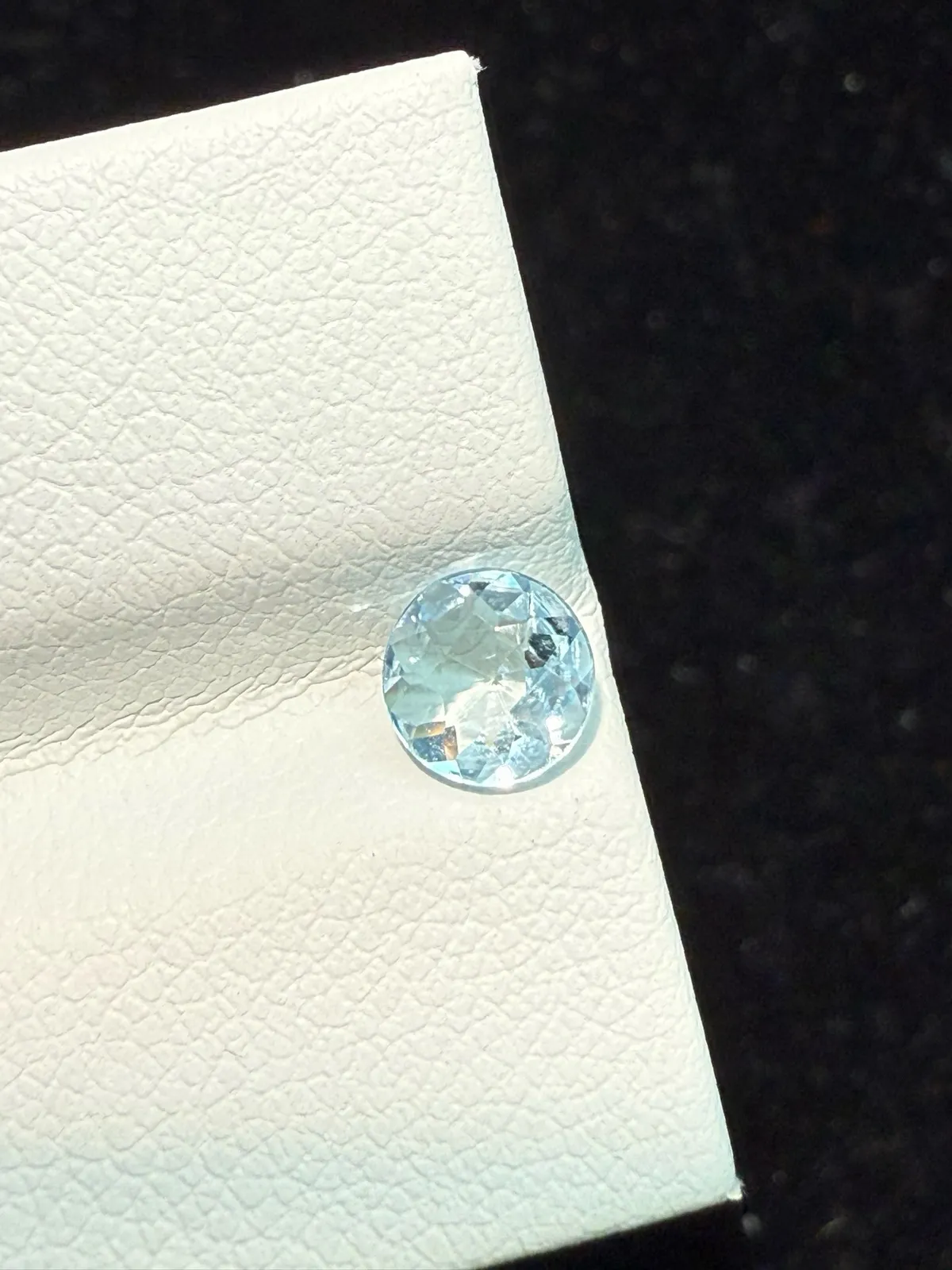 0.5ct天然海蓝宝裸石，尺寸5.6*5.6*2.9mm，颜色美艳 ，晶体通透，微棉
