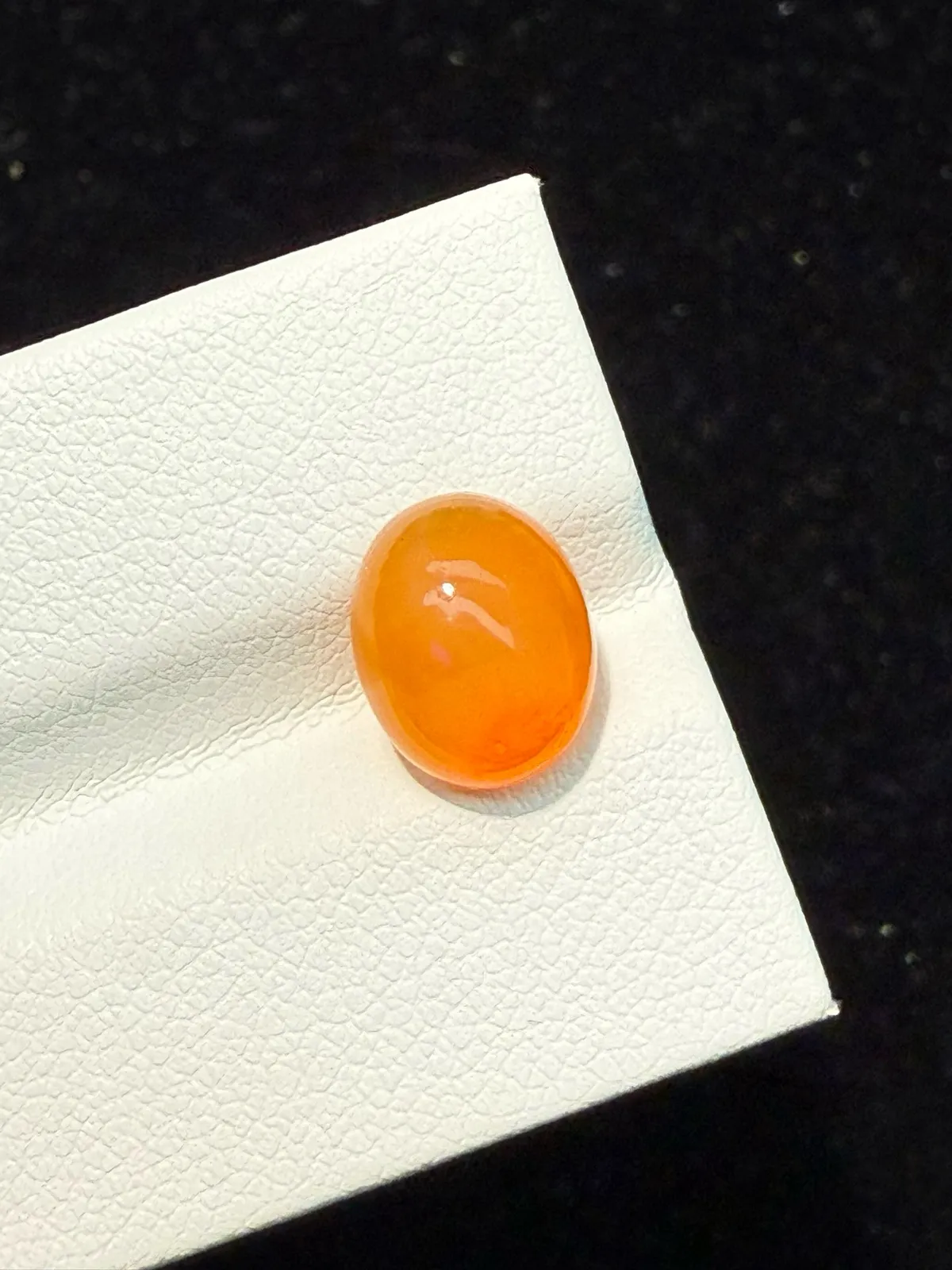 2.085ct天然墨西哥火欧泊裸石，尺寸10×8×5.5mm， 颜色美艳 ，晶体通透