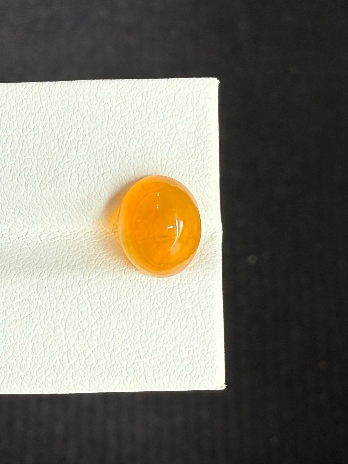 2.01ct天然墨西哥火欧泊裸石，尺寸9.9×8.1×5.3mm， 颜色美艳 ，晶体通透