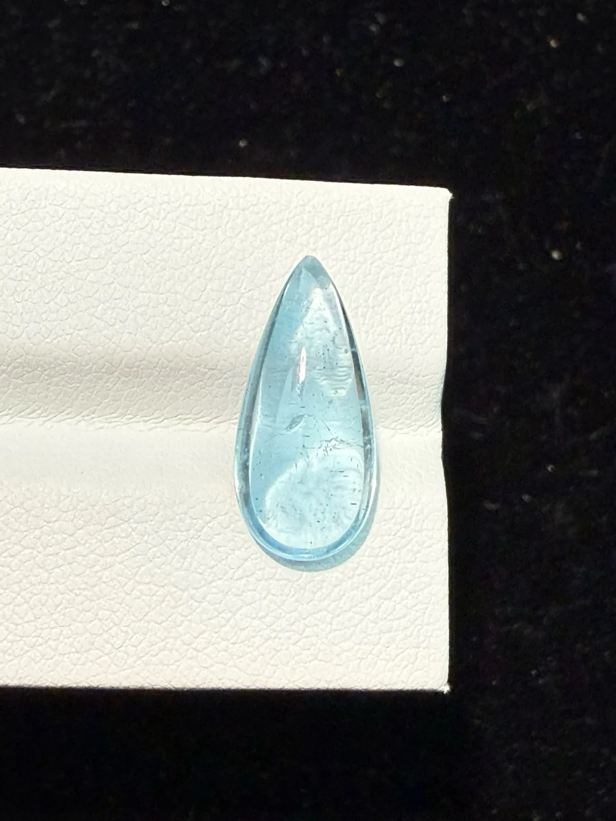 4.245ct天然海蓝宝裸石，尺寸18*8.3*4.4mm，颜色美艳 ，晶体通透，微裂