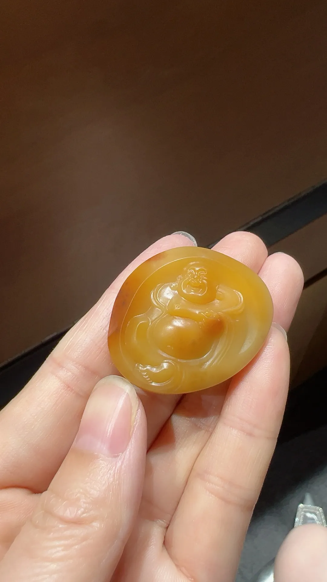 籽料｜黄沁｜弥勒佛

重18.6克 尺寸30*37*11.8mm