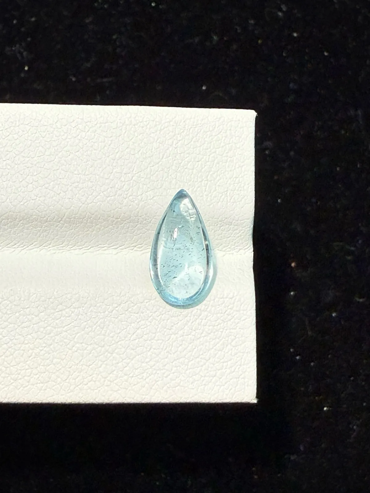 1.725ct天然海蓝宝裸石，尺寸11.8*6.5*3.5mm，颜色美艳 ，晶体通透，微棉