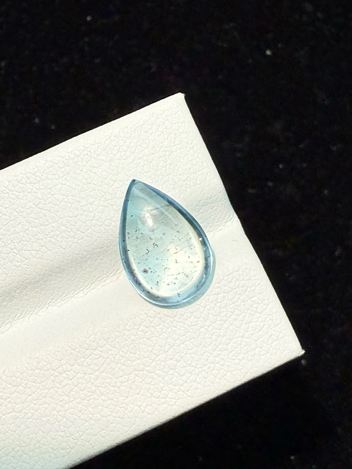 3.89ct天然海蓝宝裸石，尺寸13.6*9.1*5mm，颜色美艳 ，晶体通透，微棉
