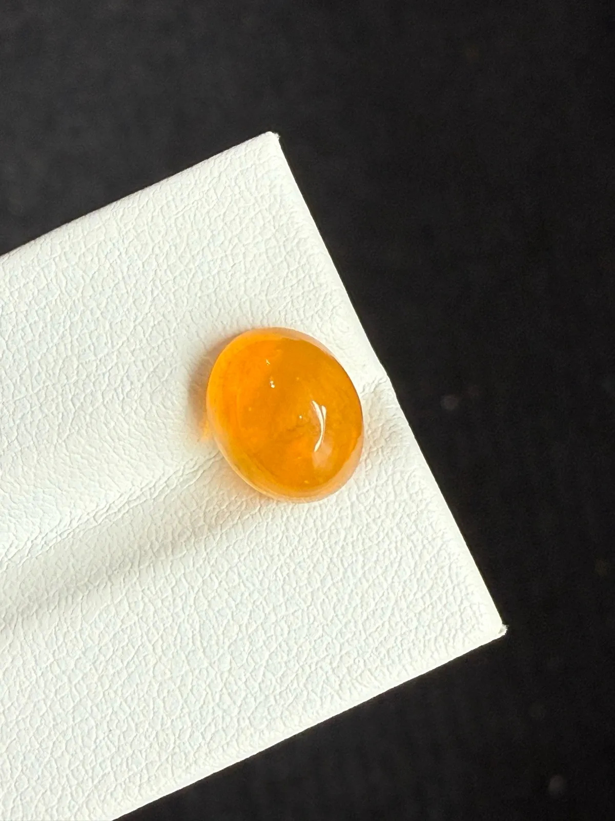 2.01ct天然墨西哥火欧泊裸石，尺寸9.9×8.1×5.3mm， 颜色美艳 ，晶体通透
