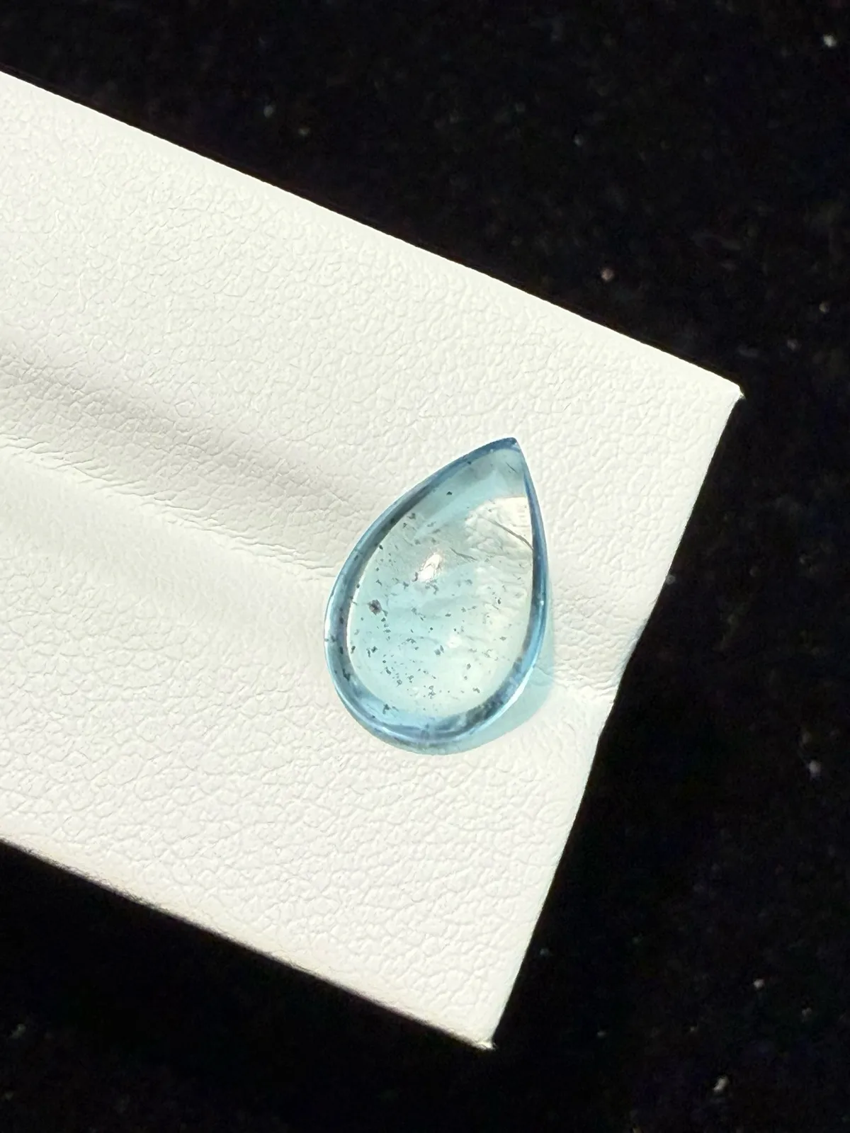 3.89ct天然海蓝宝裸石，尺寸13.6*9.1*5mm，颜色美艳 ，晶体通透，微棉