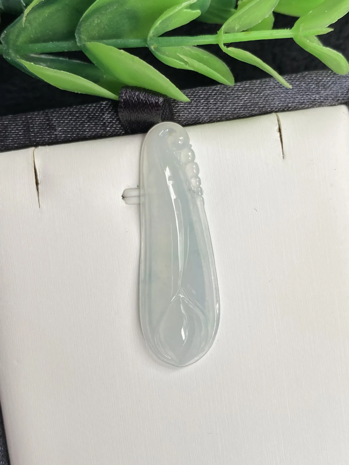推荐【冰玉兰花】冰清玉洁，淡雅清新，无纹裂，水润，冰透，起光，细腻，种老，超值～～