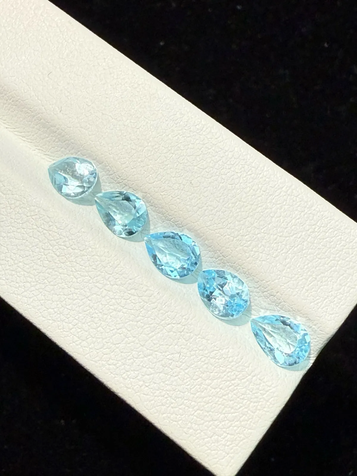 3.775ct天然海蓝宝裸石，尺寸7*5*2.7mm，颜色美艳 ，晶体通透