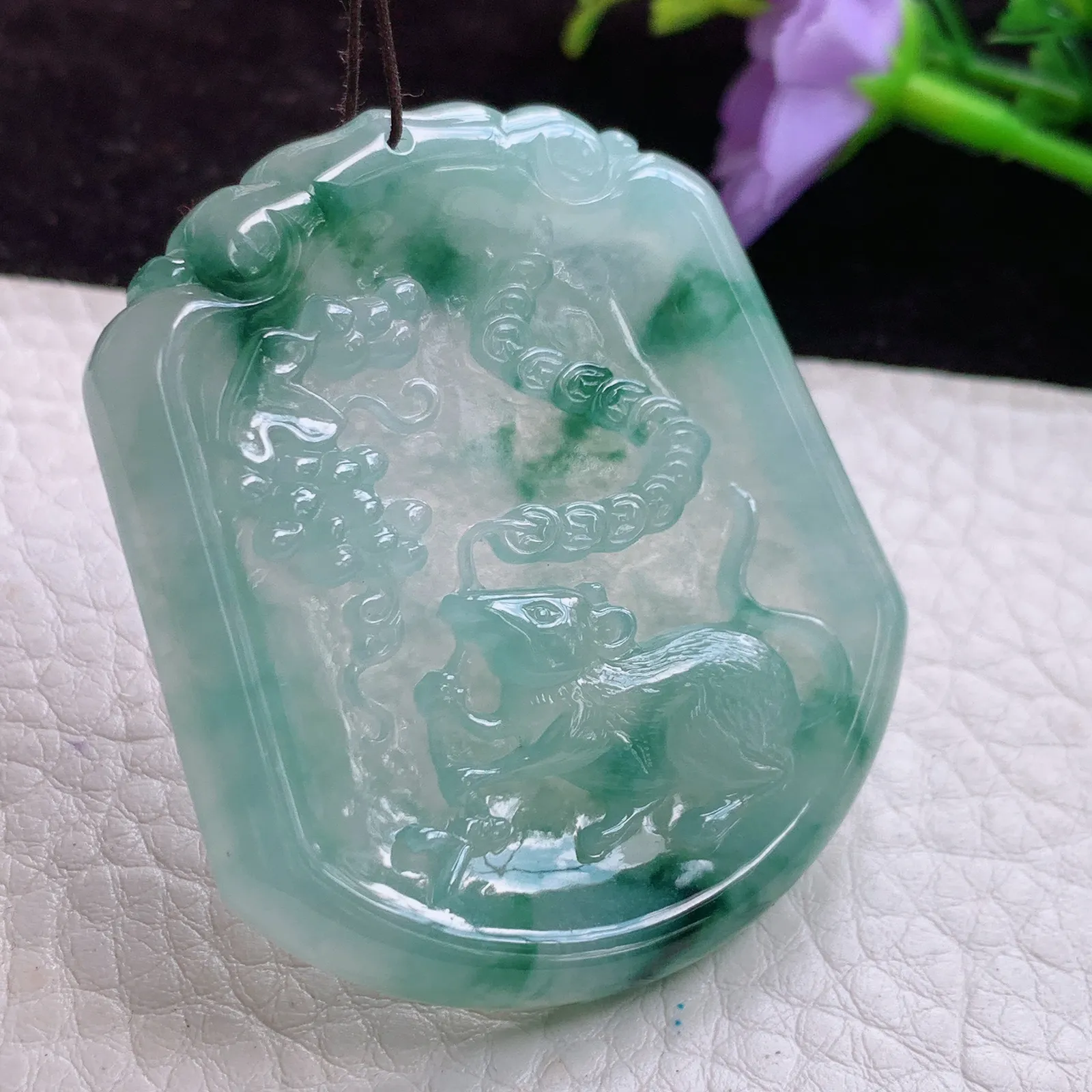 ktj实拍51*45*5.8老坑精雕冰飘花招财老鼠玉吊坠 翡翠生肖鼠玉挂件