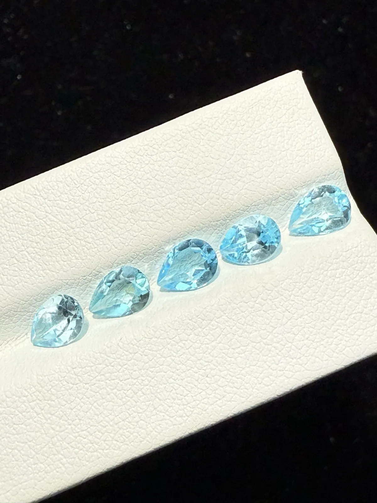 3.775ct天然海蓝宝裸石，尺寸7*5*2.7mm，颜色美艳 ，晶体通透