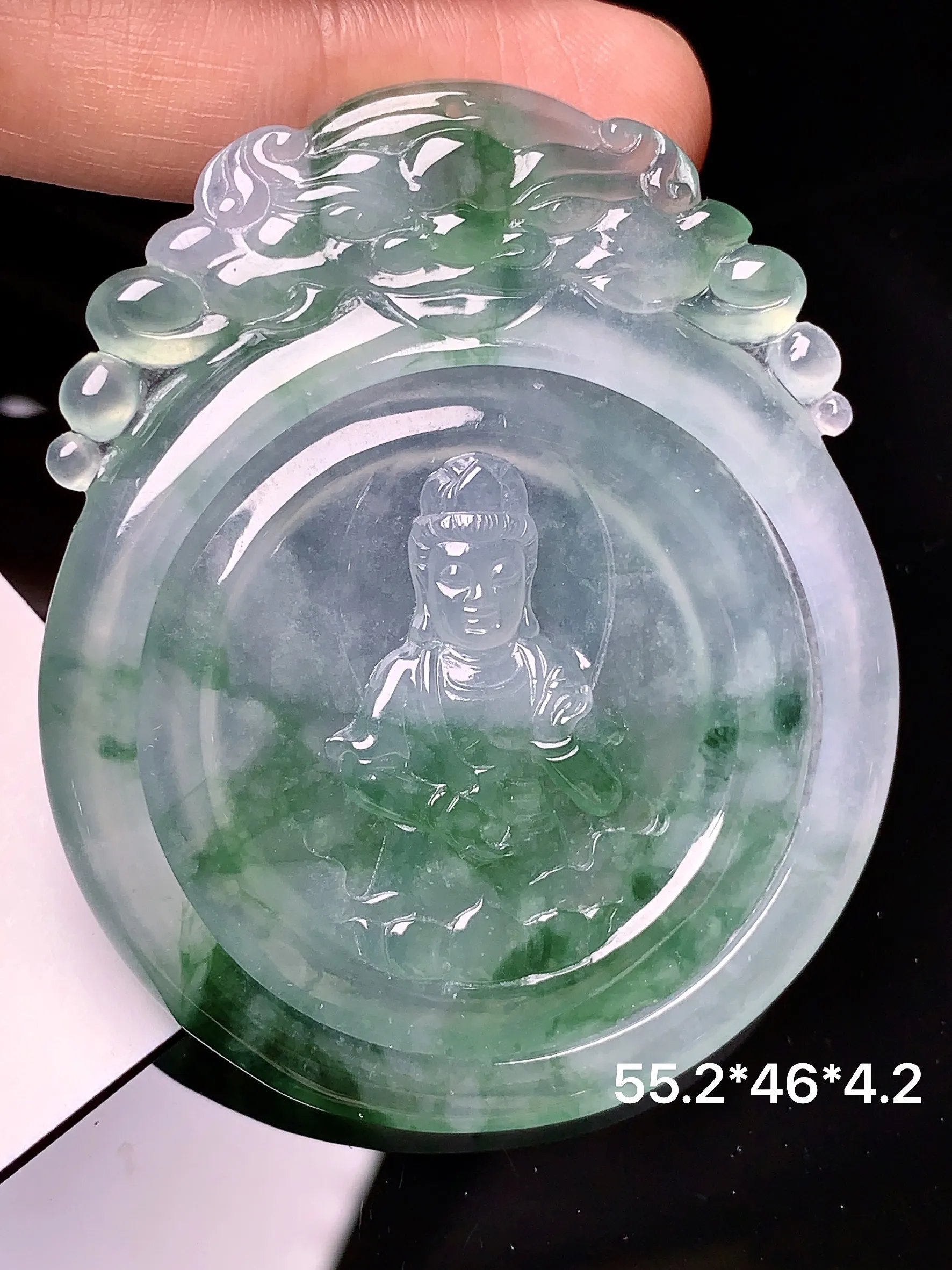 冰种飘绿观音吊坠 玉质细腻 水润亮眼  整体尺寸55.2*46*4.2