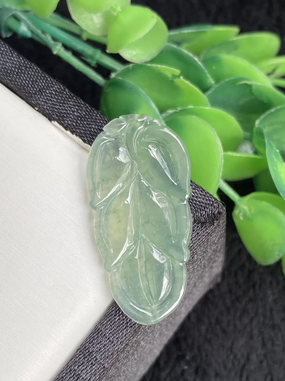 推荐【冰飘花叶子】飘草绿色水草花，无纹裂，水润，细腻，起光，种老，品相佳，31*15.5*4.6