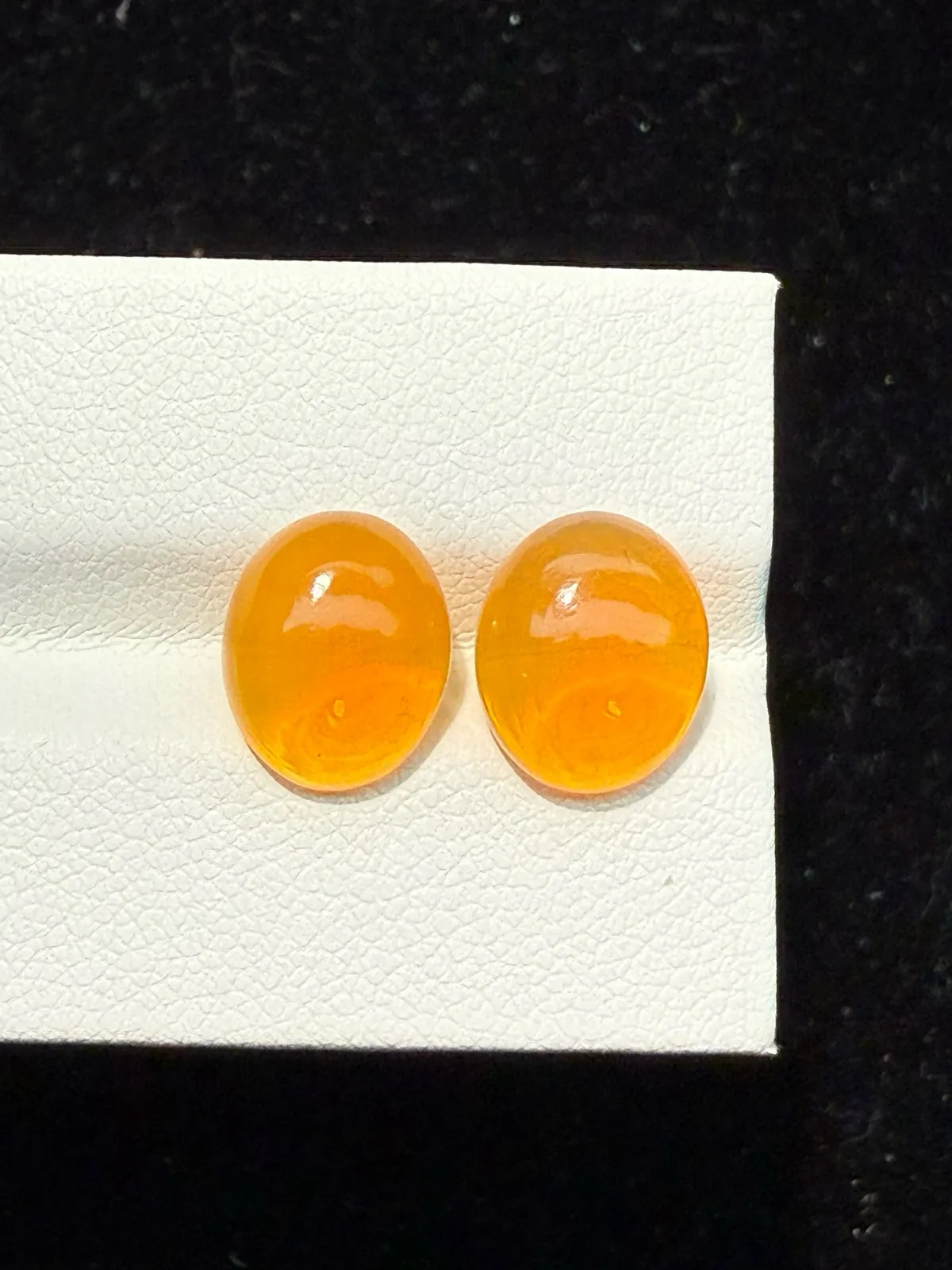 4.315ct天然墨西哥火欧泊裸石，尺寸10.9×9×4.6mm， 颜色美艳 ，晶体通透