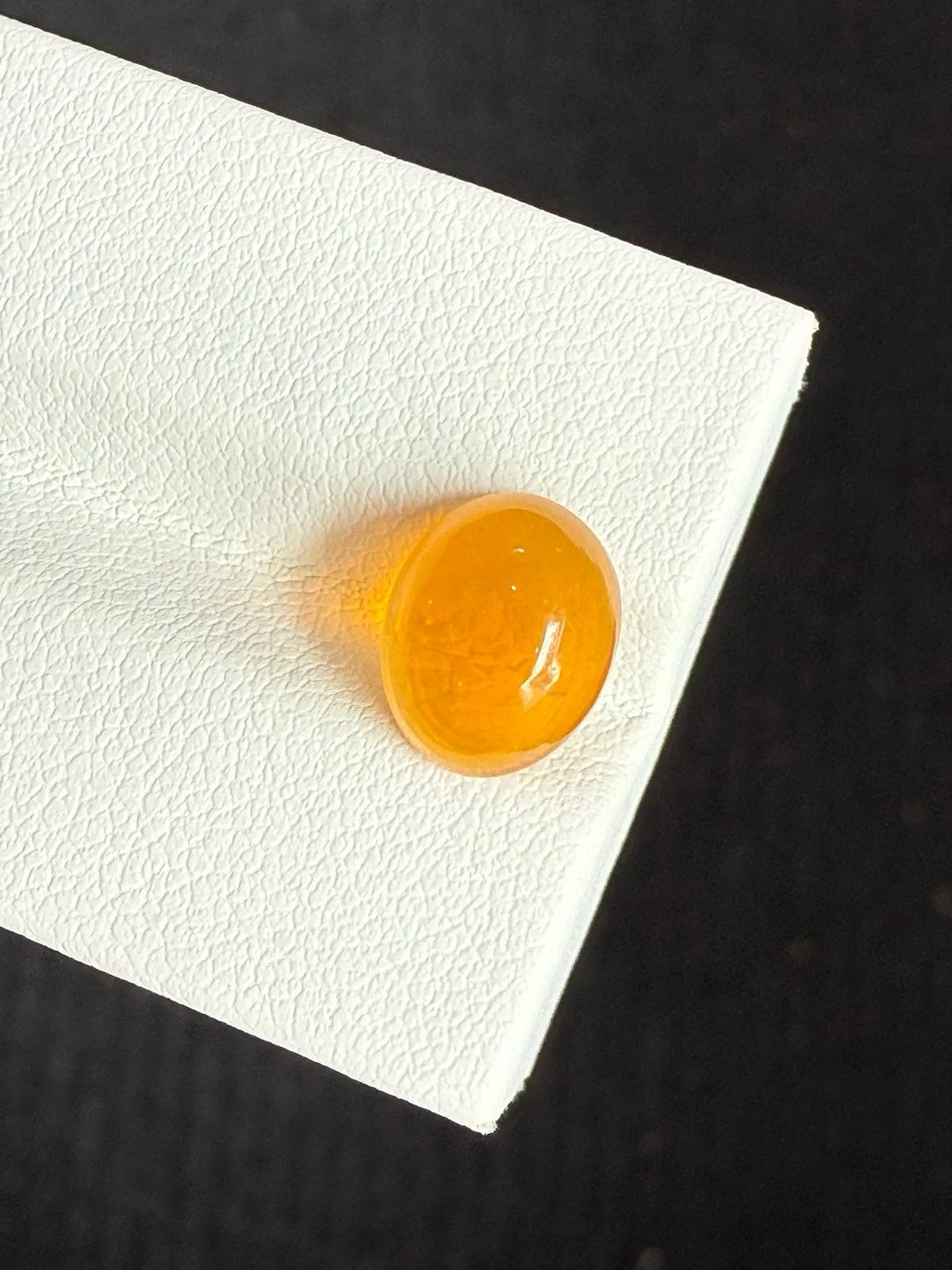 2.01ct天然墨西哥火欧泊裸石，尺寸9.9×8.1×5.3mm， 颜色美艳 ，晶体通透