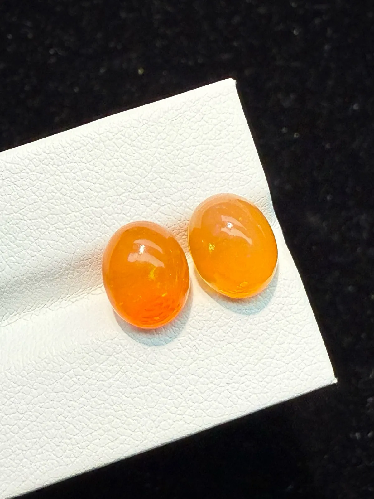 4.835ct天然墨西哥火欧泊裸石，尺寸10×8×6mm， 颜色美艳 ，晶体通透