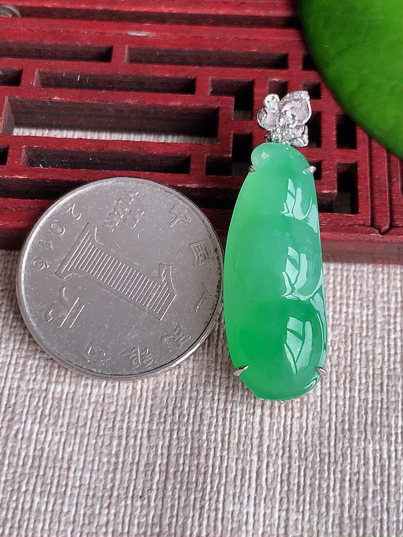 a货翡翠老坑冰种18K金伴钻镶嵌甜绿四季豆福豆平安豆吊坠 尺寸37×30.5×11.4×8.6mm 重量6.77g 0612